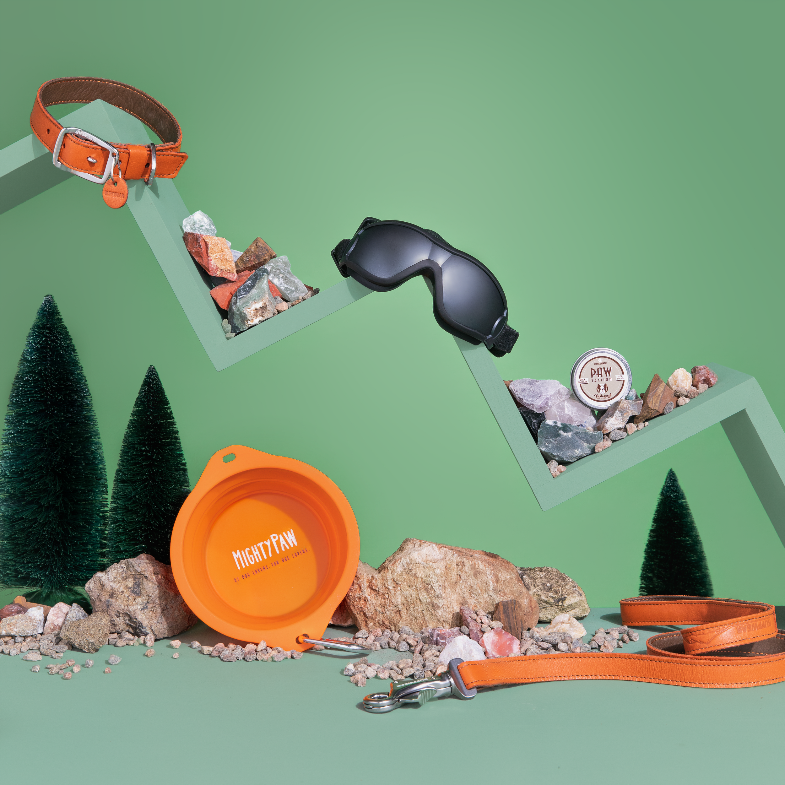 What's left on your checklist before you and your dog go adventuring? ⛰️🐕 Find all the gear you'll need in our Story or by tapping the link in our bio! #AmazonPets