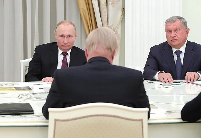 dudley in kremlin 3.jpg