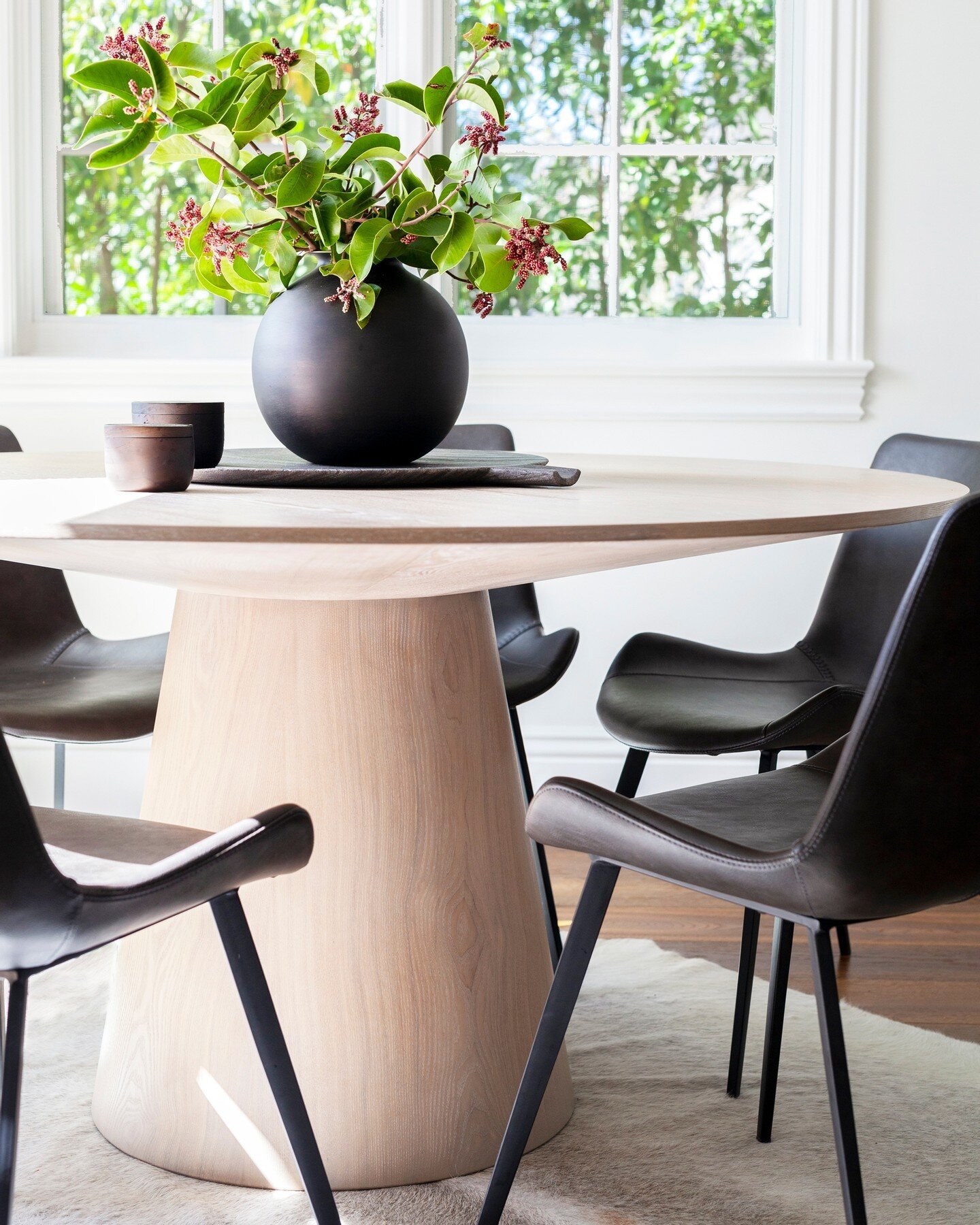 Studio NEA Kitchen Table Vignette.⁠
Photo Cred: @kellyvorves.photographer⁠
#studionea #bayareainteriordesign #sfinteriordesign