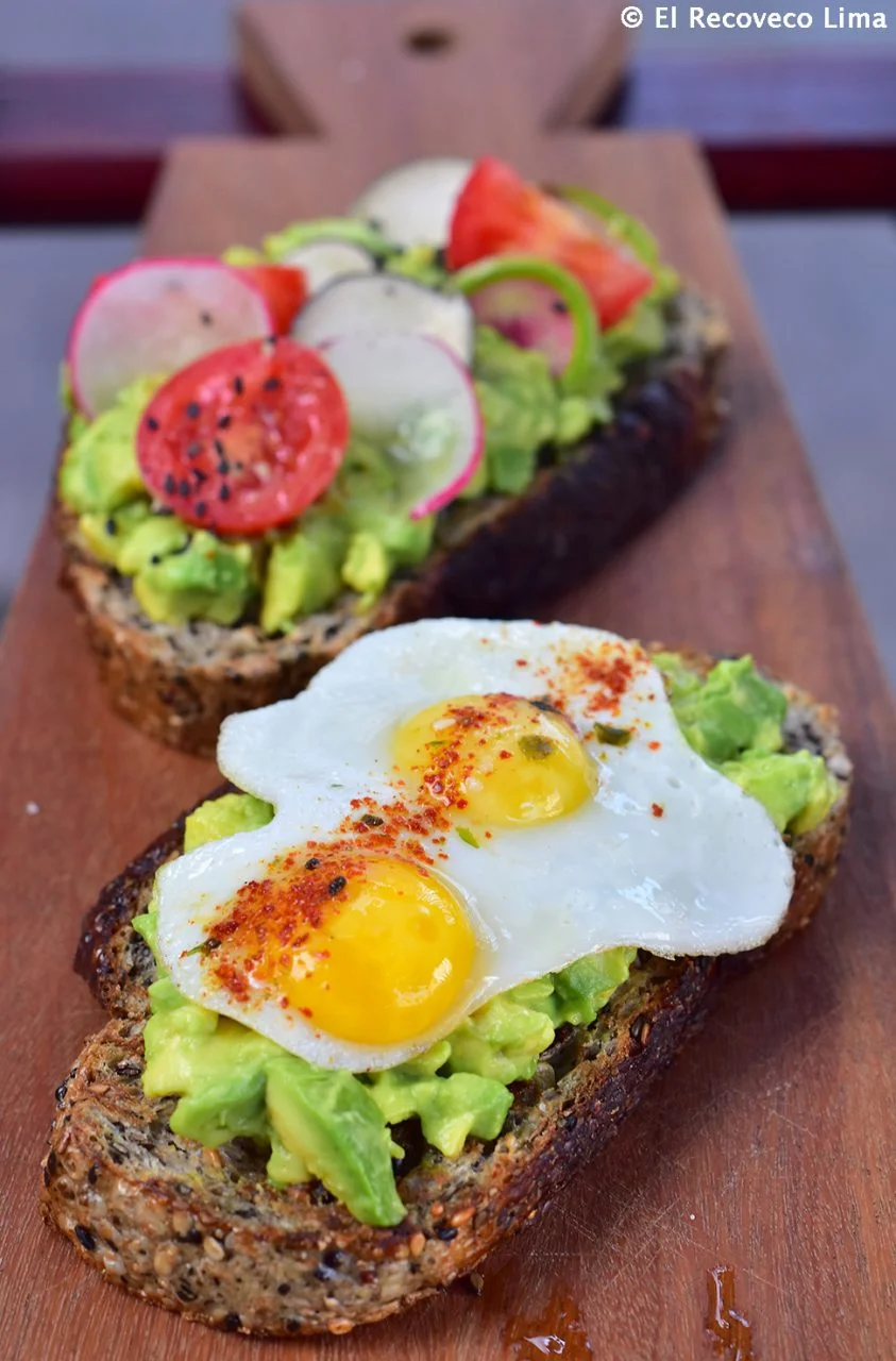 El_Recoveco_Lima_Gastronomía_Café-de-Lima_tostas-con-palta-843x1280.jpg