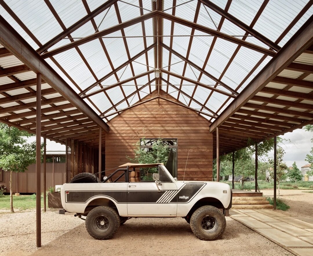 Driving off into the sunset in my dream car

Ranch in Fredericksburg, Texas designed by @baldridgearchitects
*
*
*
*
*
#homedecor #interiordesign #interiordecor #interiorinspo #decorideas #descorinspo #livingroomdecor #bedroomdecor #homeinspiration #