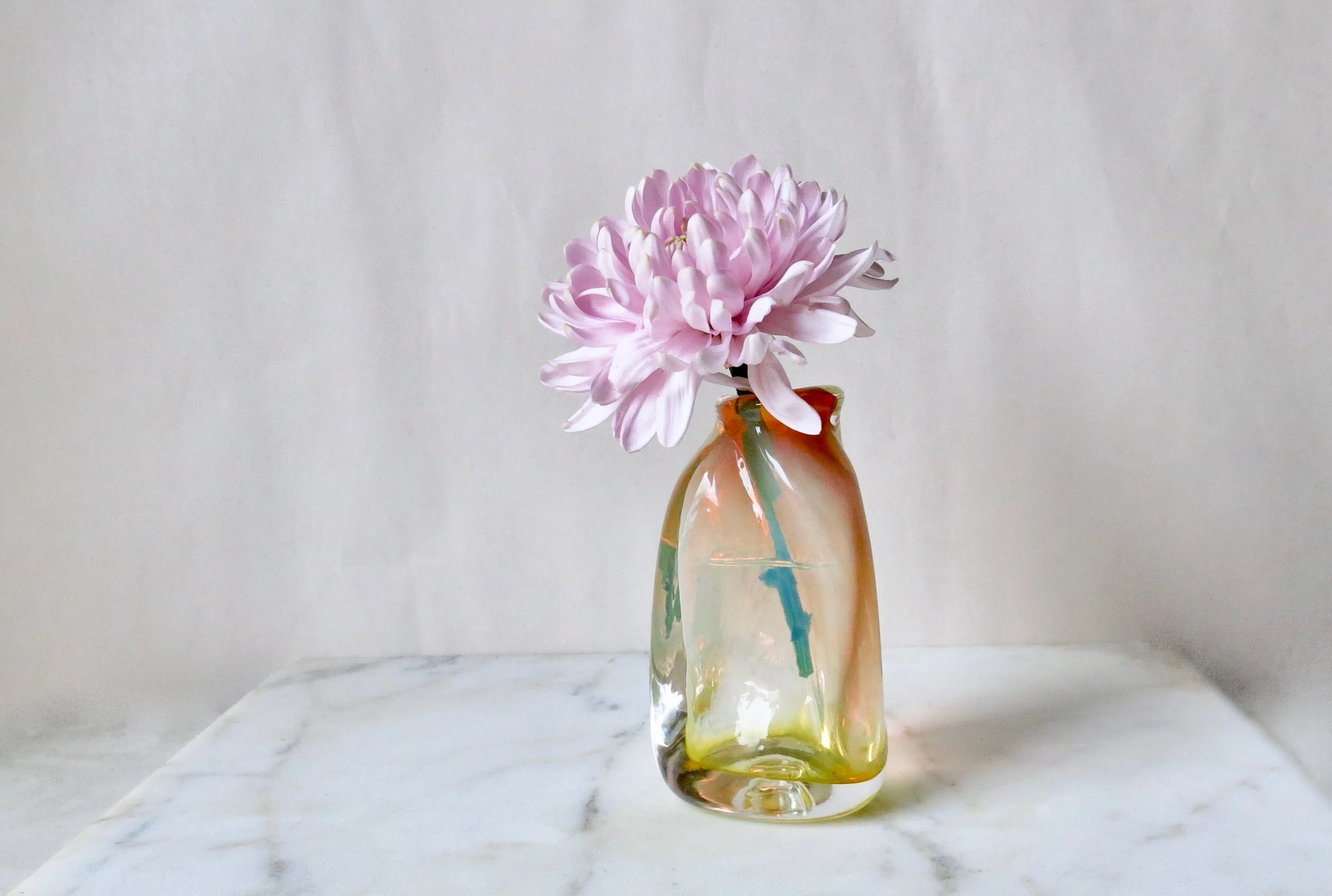 Tiny  Vase in IRIS GOLD