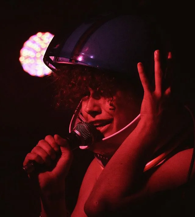 Whaddup fam?? Please please follow my new account if you haven&rsquo;t already ❤️ I won&rsquo;t be using this one really at all anymore 😮🎬
➡️ @sarahkcphotos 🔺◽️🔺◽️#madlove #thankYouForBeingAFriend #golden