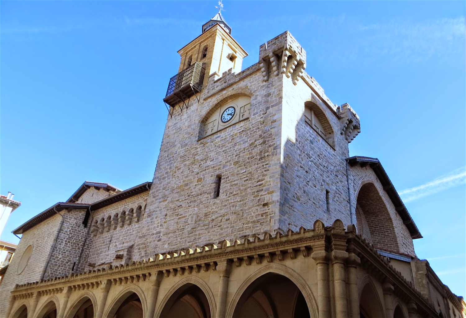 Iglesia de San Saturnino en Pamplona , una de las sedes elegidas por Abel Azcona para desarrollar Amén .