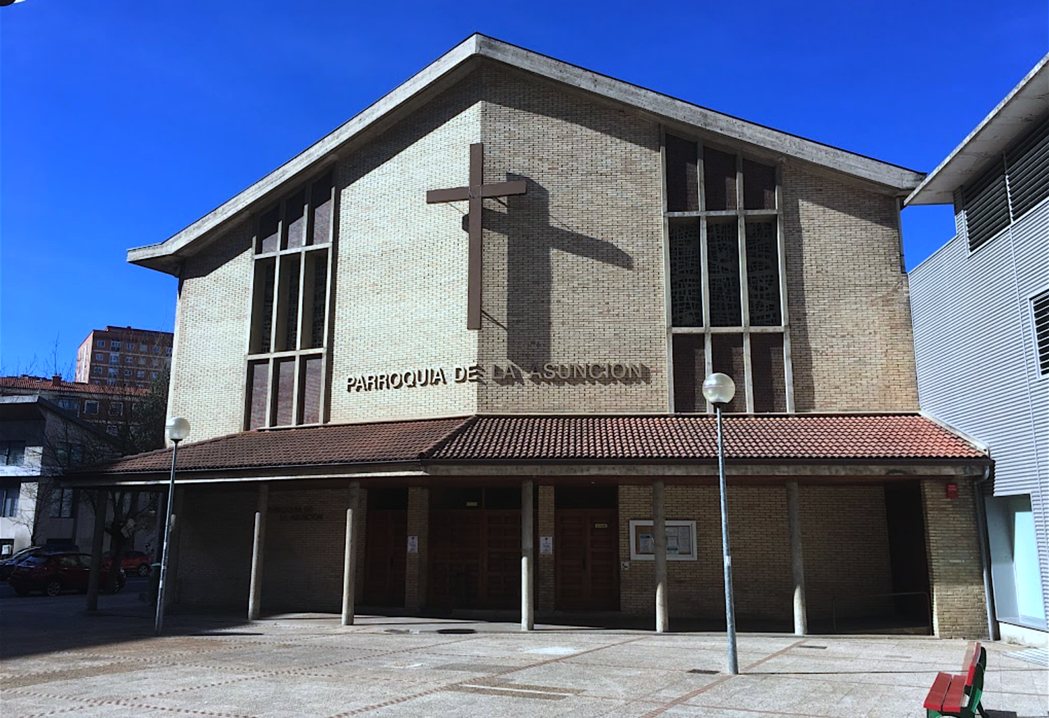 Parroquia de La Asunción en Pamplona , una de las sedes elegidas por Abel Azcona para desarrollar Amén .