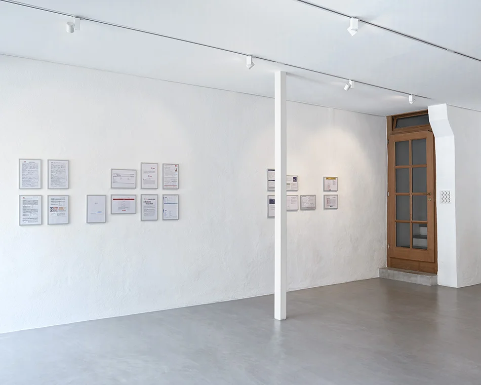 Abel Azcona, «Political (dis)order», vue de l’exposition | photo © David Amaral