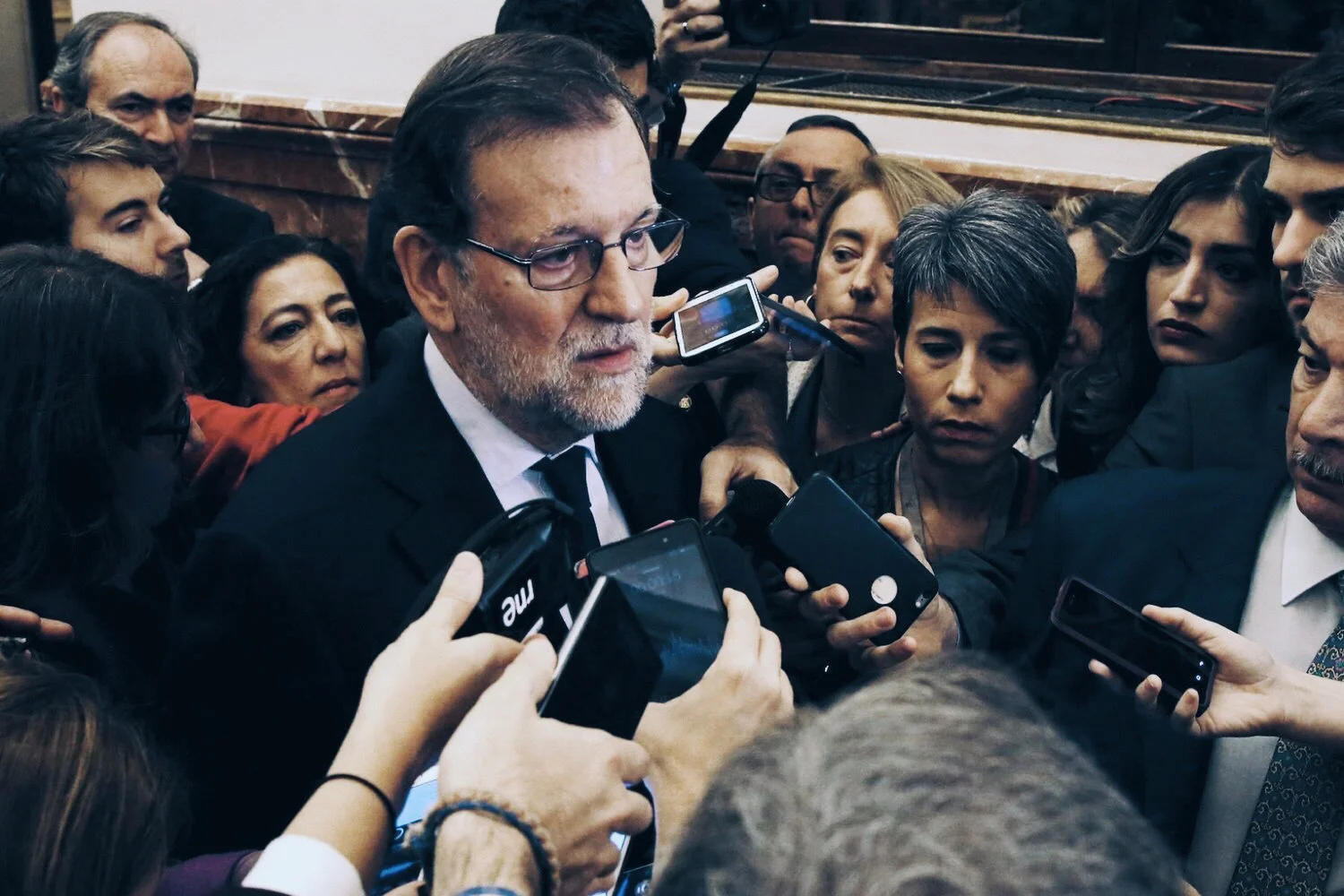 El Presidente del Partido Popular, Mariano Rajoy entrevistado por la prensa. © EFE
