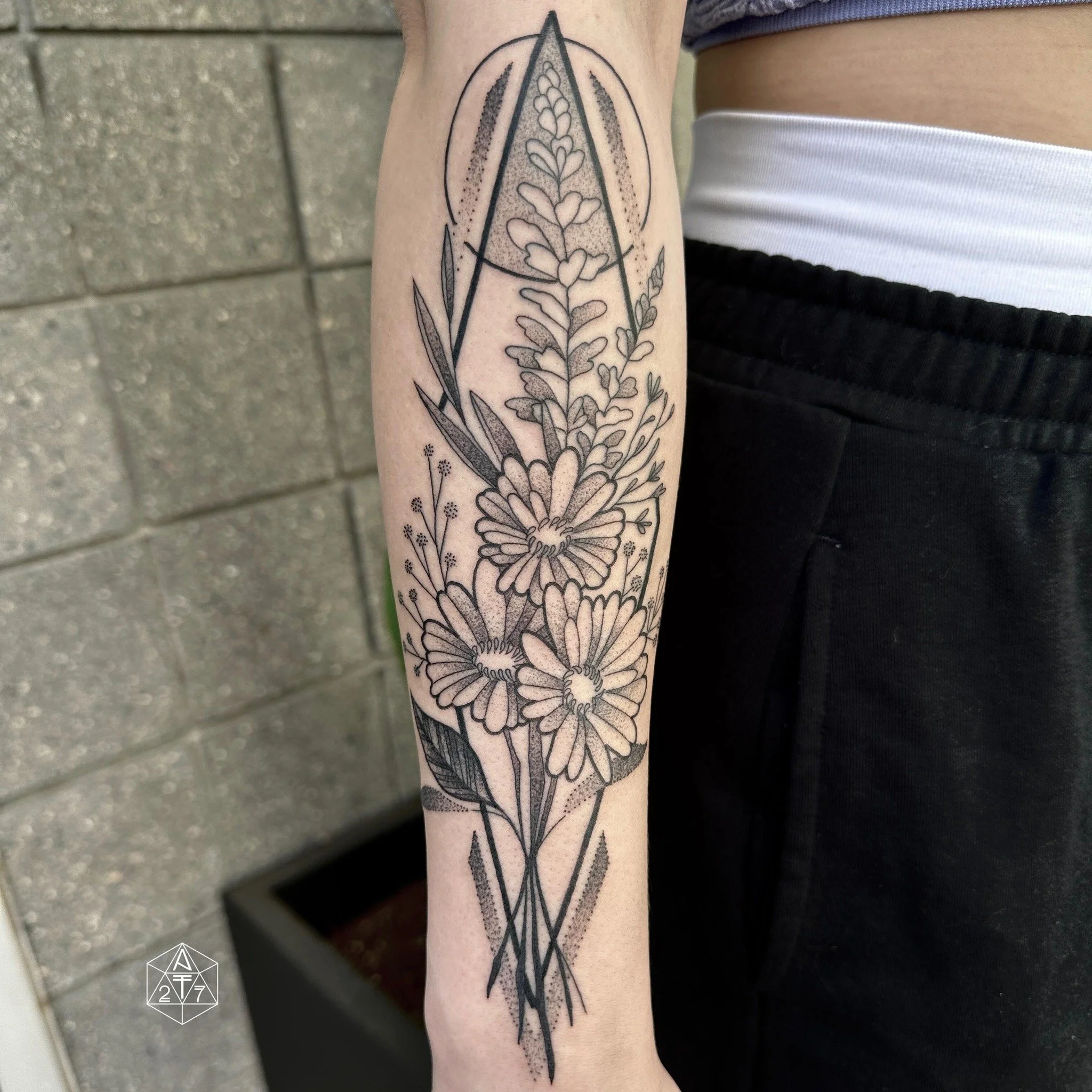 Wildflowers.
. 
.
.

#tattoo #tattoos #tattooartist #az #arizona #aztattoo #phx #phoenix #phoenixtattoo #dtphx #downtownphoenix #scottsdale #27 #27tattoo #27tattoostudio #tattoosnob #27tattoostudio_phx #art #artwork #artlife #aztattooartist #allbodie