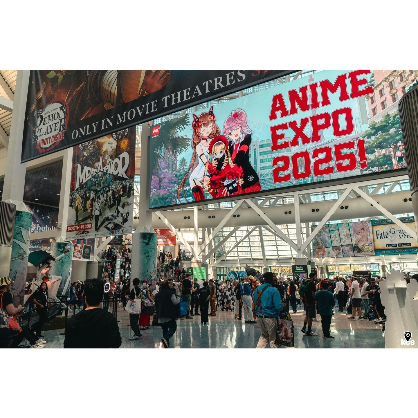 Sights to behold but hold for sights.
⠀⠀
--------
Photographer: #kennyonset
Camera: #canoneosr6markii
Lens: #canon28mmf28
⠀⠀
#animeexpo #ax2025 #animeexpo2025 #candidphoto #losangelesconventioncenter #peoplewatchingpeople #animecon #animeconvention #