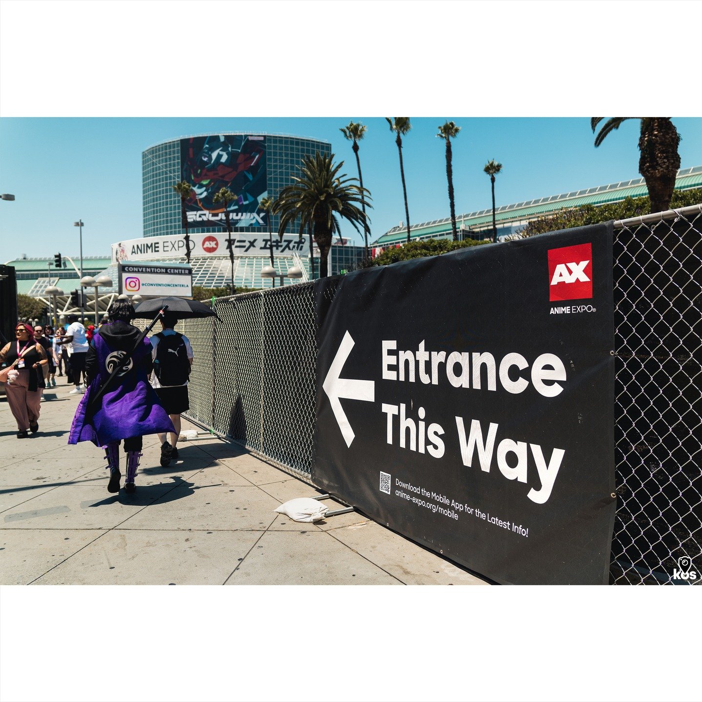 With summer comes con season.
⠀⠀
--------
Photographer: #kennyonset
Camera: #canoneosr6markii
Lens: #canon28mmf28
⠀⠀
#animeexpo #ax2025 #animeexpo2025 #candidphoto #losangelesconventioncenter #peoplewatchingpeople #animecon #animeconvention #animecon