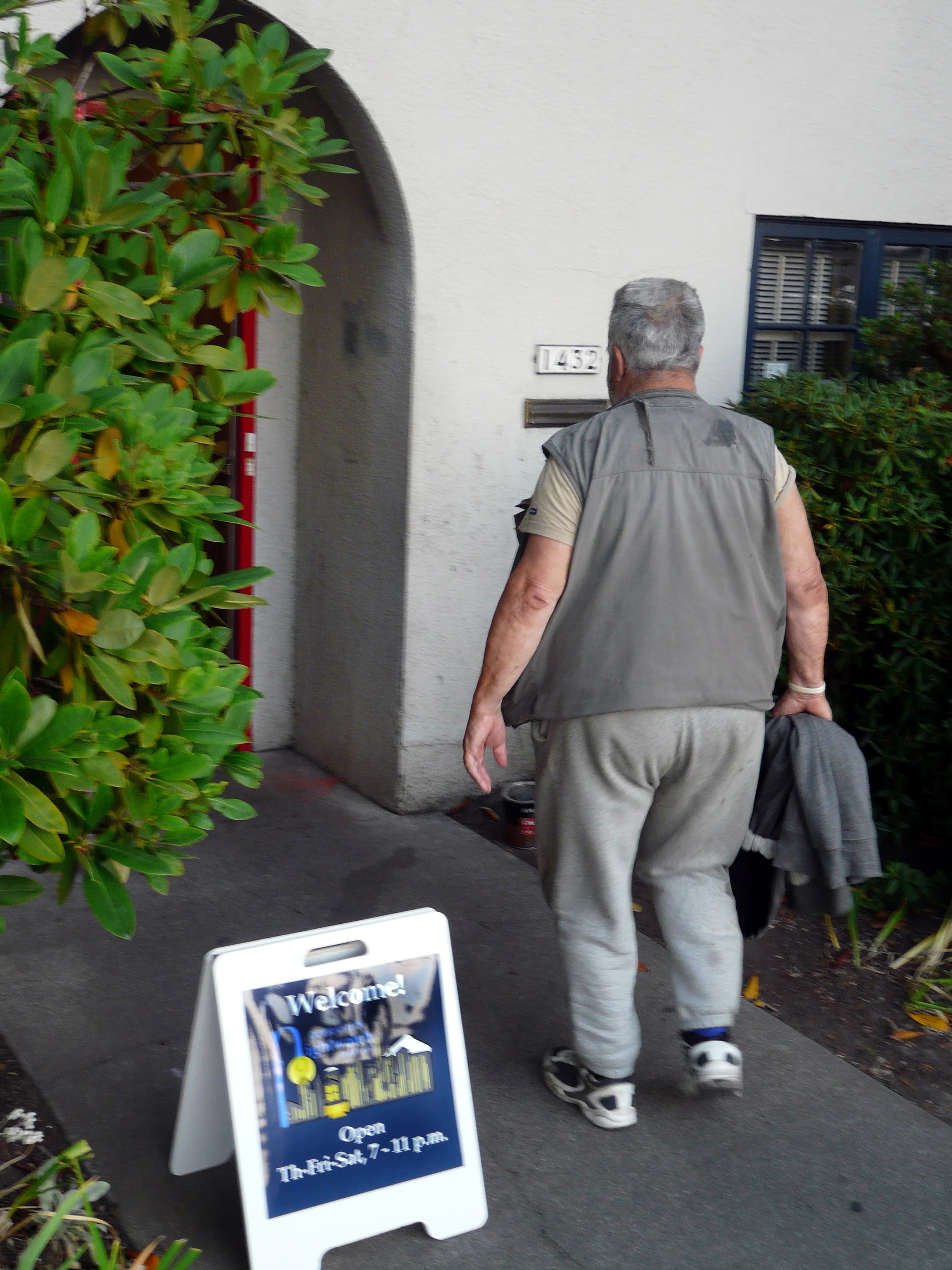 gerry entering dhc.jpg