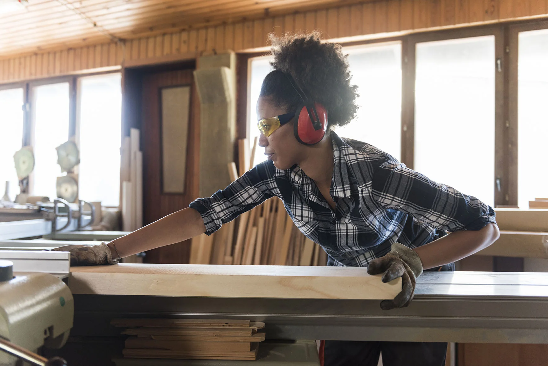 Female-Carpenter-In-Her-Workshop-836140256_7360x4912-72dpi.jpg