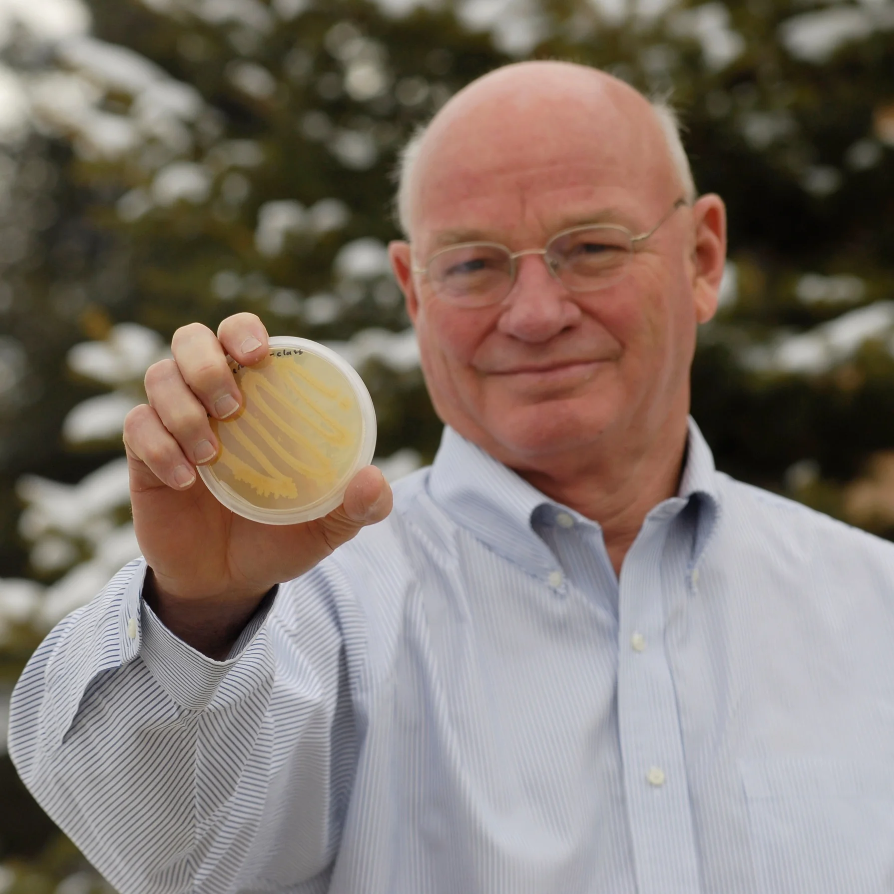 DAVID SANDS Disruptive Innovator Dave Sands, in an alternate reality where plant cells are computers and he is a plant hacker, took five decades to crack the code using fungi, with the goal of killing weeds and replacing chemical herbicides. He is a disruptive innovator, avid reader, teacher/mentor, napkin poet, and tennis player.