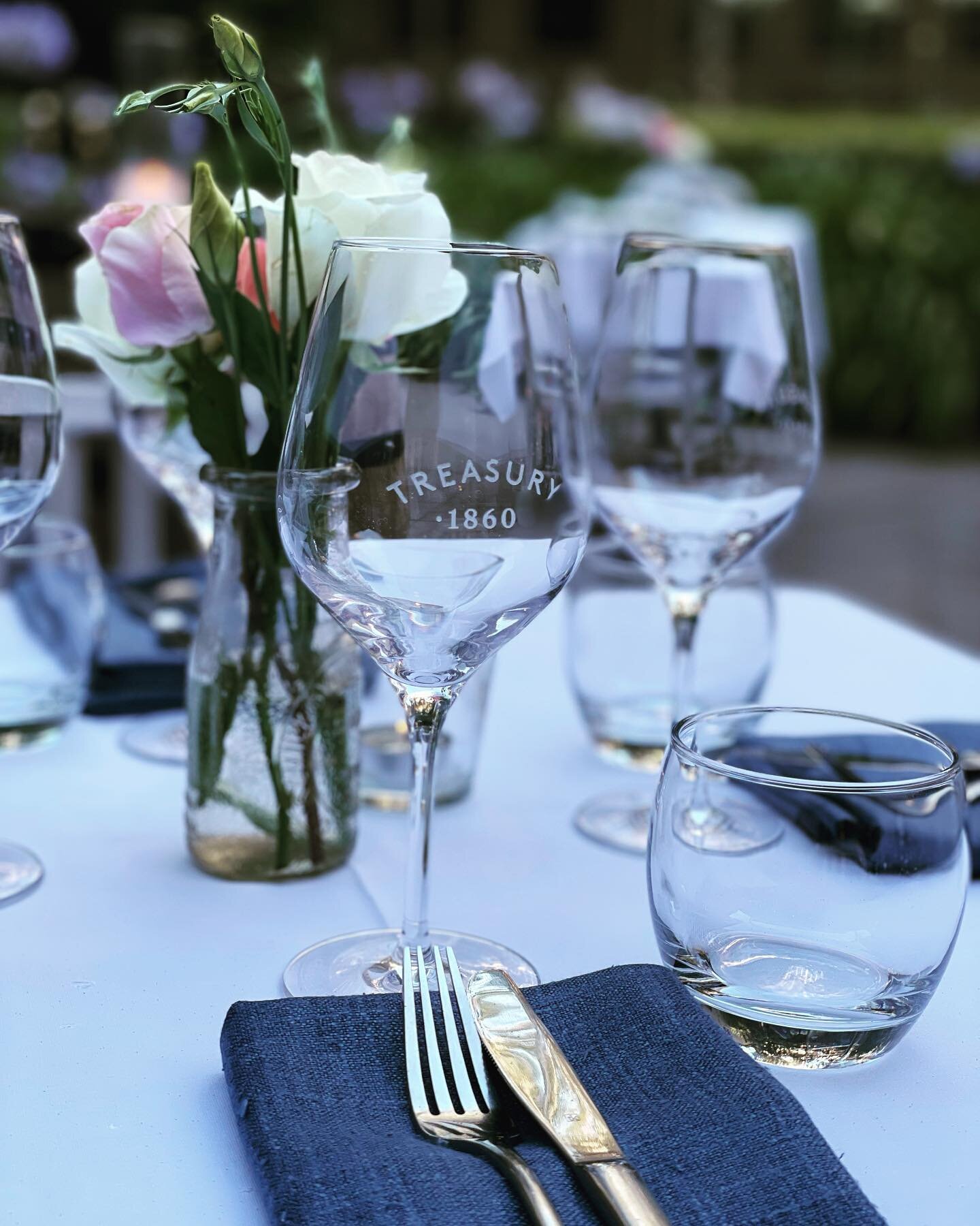 Dinner under the stars? Hell yes!
Open for dinner service from 5:30pm Monday to Saturday

Plenty of space to #socialdistancedancetogether

#treasury1860 #dinnerunderthestars #courtyardgarden #courtyarddining #adelaideloves #adelaidefood #adelaidedini