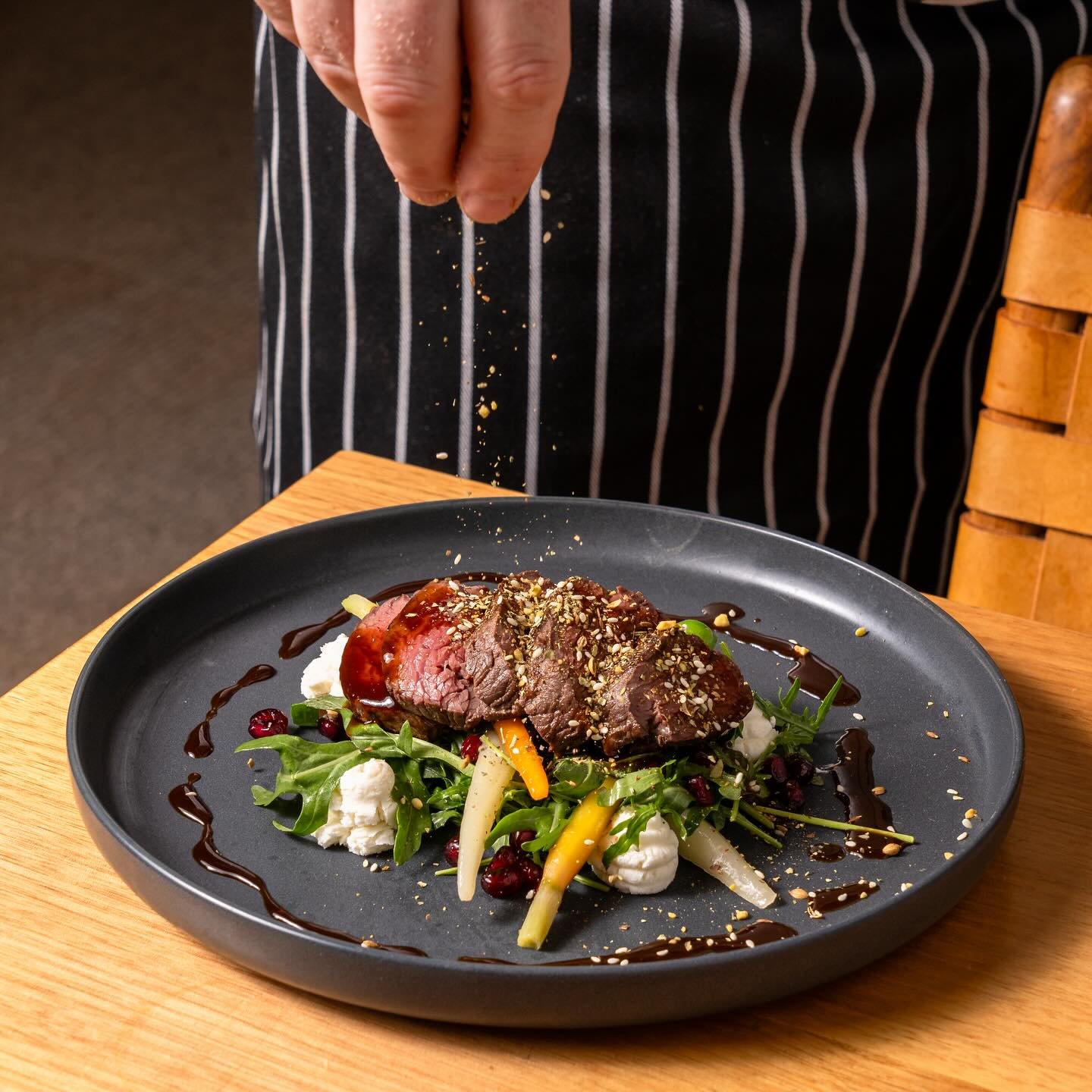 Kangaroo loin, heirloom carrots, goats cheese, rocket, pomegranate, sugar snap peas, native dukkah, pepperberry &amp; juniper jus.

🍽️ Monday - Saturday

📸 @notyourleftovers 

#kangaroo #dukkah #pomegranate #juniper #newmenu #dinner #adelaiderestau
