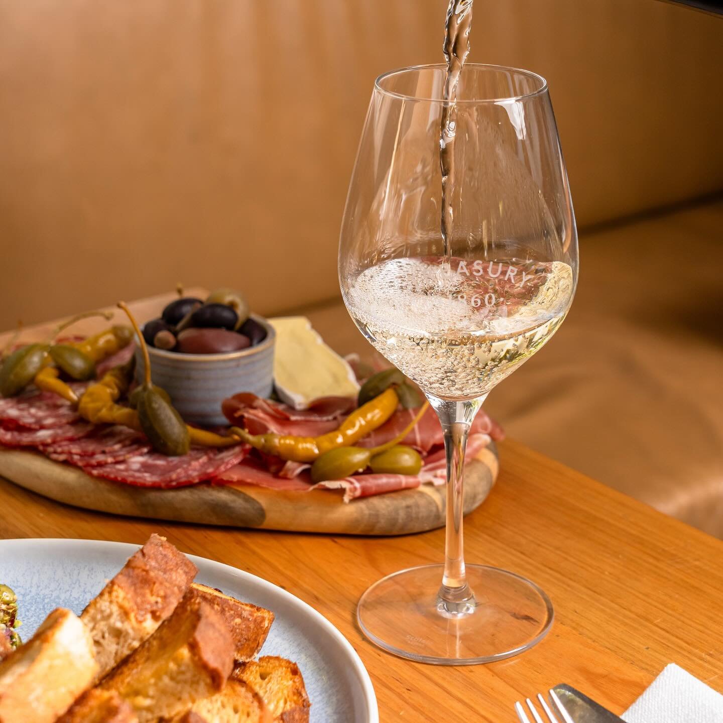 Serving food and fabulous wine from midday Monday to Friday 

#adelaidebars #adelaiderestaurants #adelaideeats #adelaidefood #adelaidefoodie