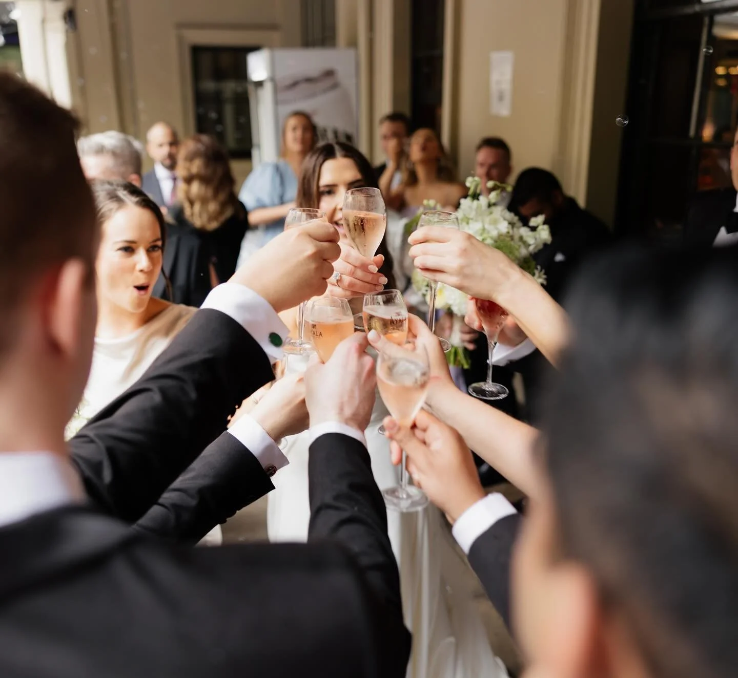 Cheers to Friday! 
Happy hours:
🍺 + 🍷 4-6pm
🍸 6-8pm
Serving food from midday to 9pm

#adelaide #happyhour #beer #wine #cocktails #gin #adelaidefoodie