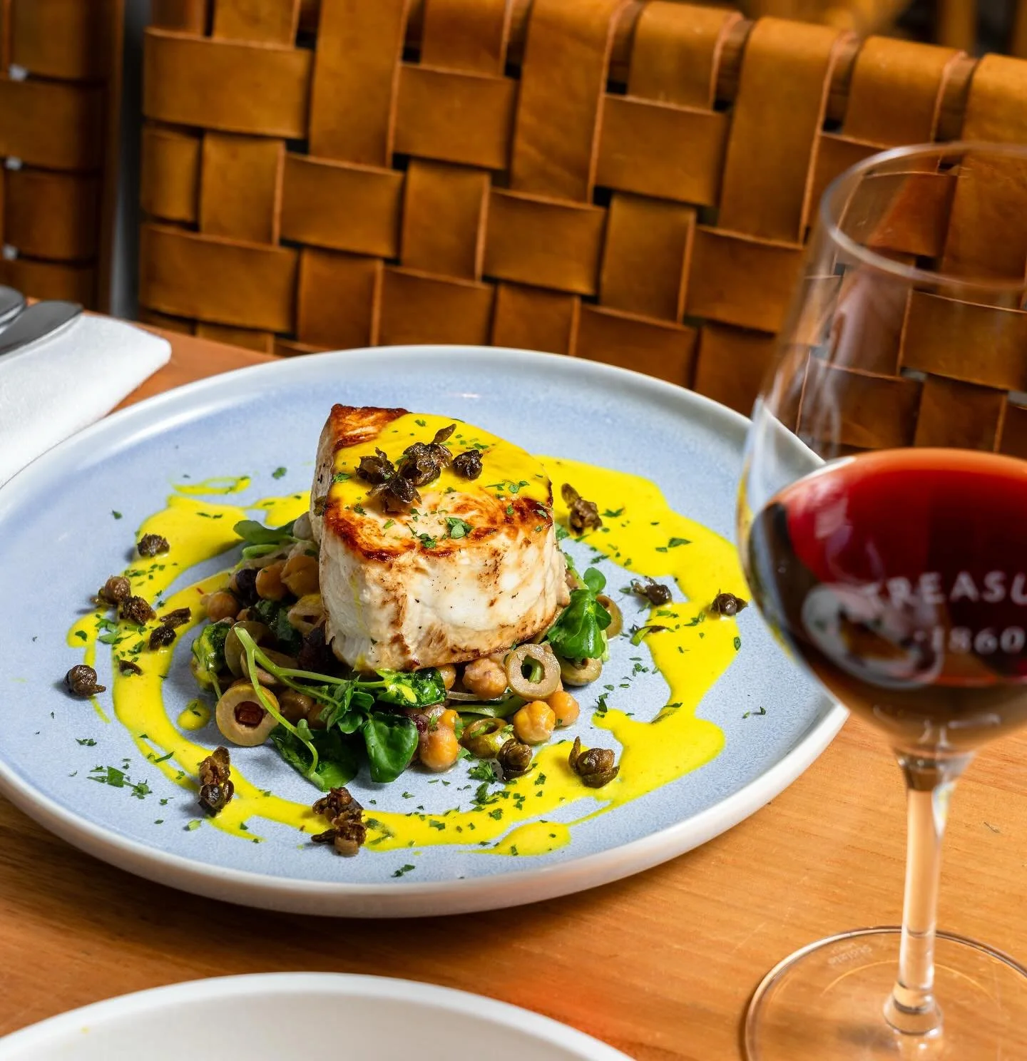 Swordfish, fennel, green olives, shallots, chickpea, garlic, salt bush, kidney beans, watercress, sage scented saffron cream sauce, fried capers.

Dinner Monday to Saturday

#newmenu #swordfish #saffron #sage #capers #adelaide #adelaideeats #adelaide