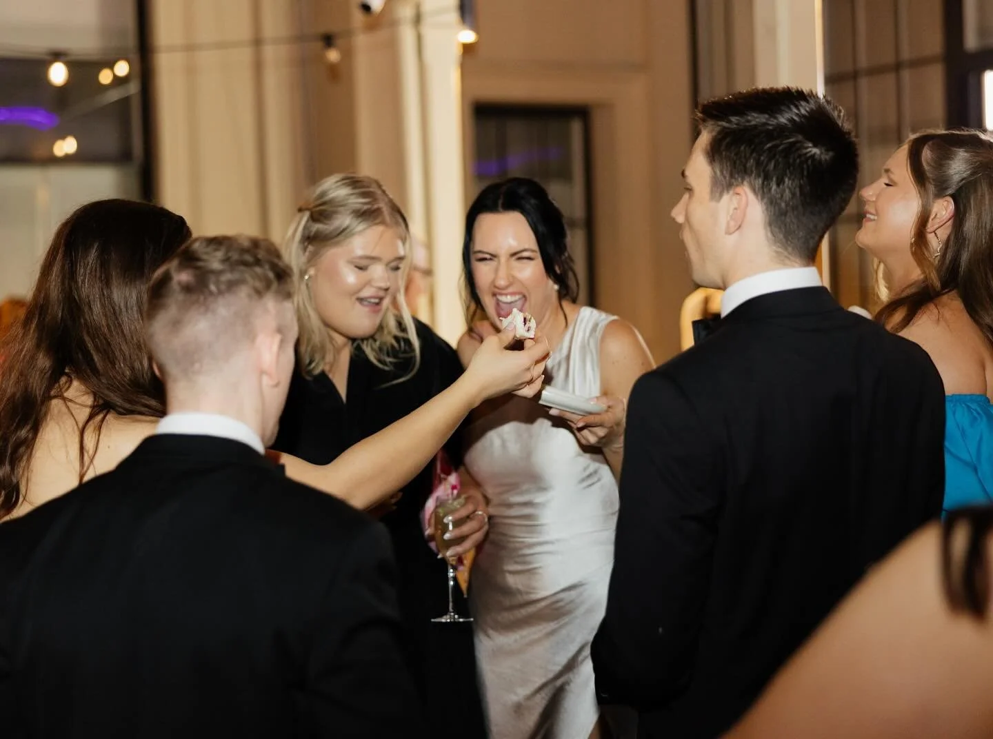 Woohoo! You&rsquo;ve made it to Wednesday! You deserve to celebrate. 🍾 
Happy hours Monday to Friday from 4-6pm.

#adelaide #adelaidefoodie #adelaidefood #adelaidebars #happyhour #beergarden