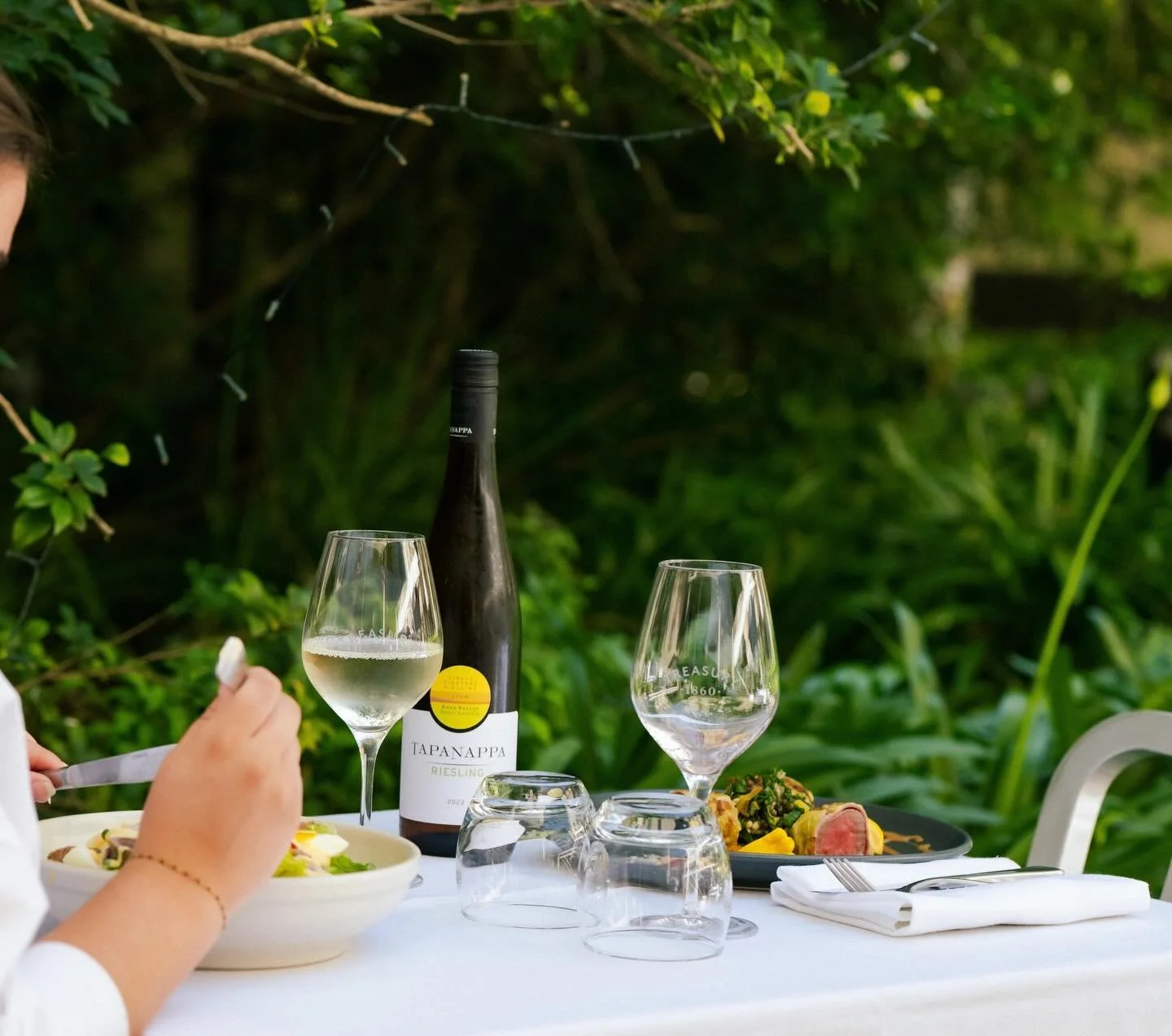 Gorgeous lunch dates in the courtyard!

Lunch Monday to Friday
Dinner Monday to Saturday
Breakfast everyday of the year
Drinks&hellip;.yes please! 🍸 

#adelaide #adelaidelunch #adelaiderestaurants #adelaidefoodie #adelaideloves