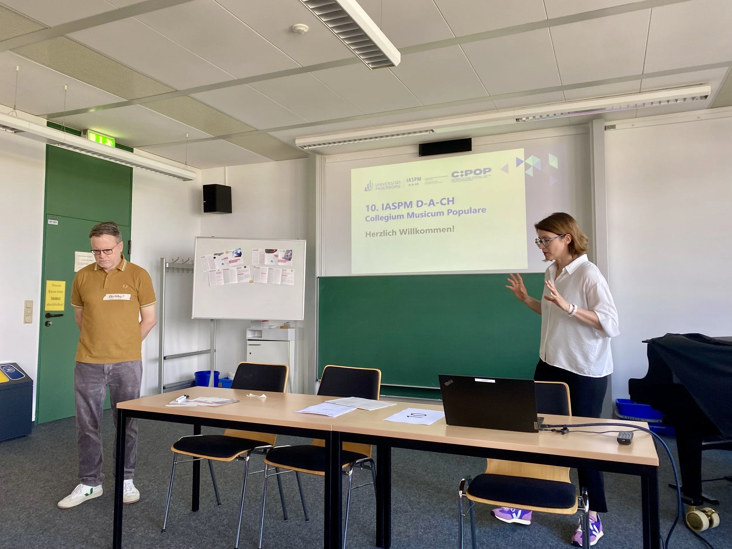 Gastgeber:innen Christoph Jacke und Beate Flath