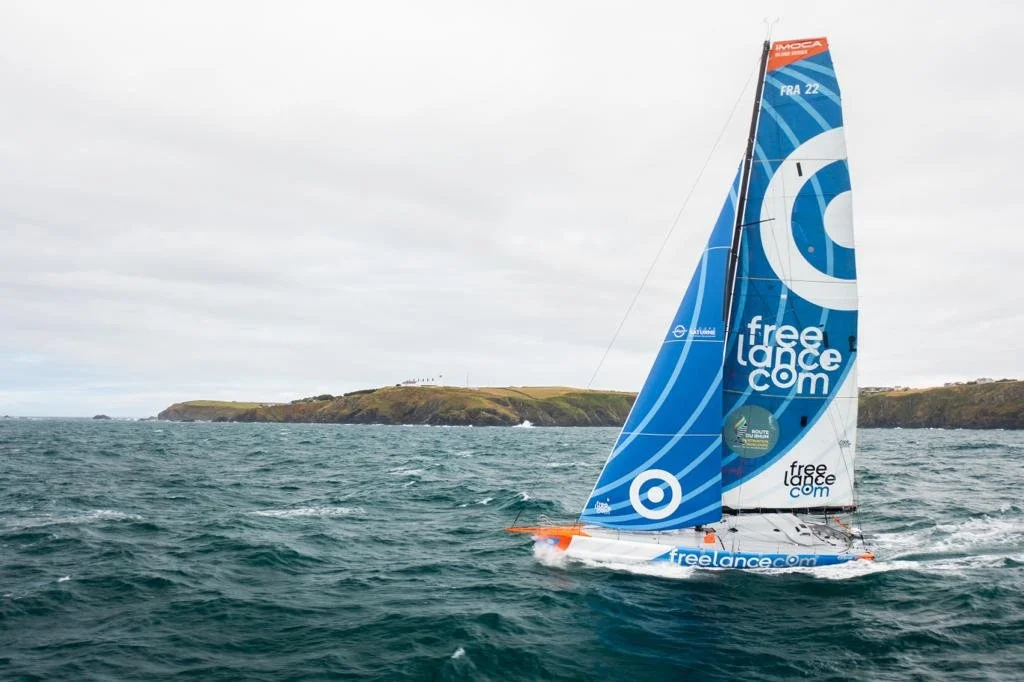 Rolex Fastnet : Un départ sportif pour Guirec et Lucie