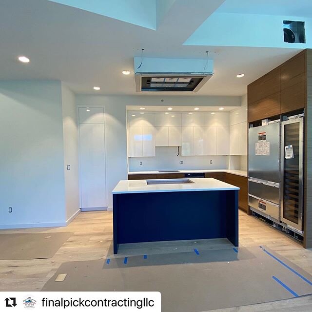 We love seeing the progress at our clients home! We ❤️how all the different materials are coming together! Keep staying tuned for the final product!
.
.
.
.

#Repost @finalpickcontractingllc with @make_repost
・・・
Counters just went in!! It&rsquo;s co