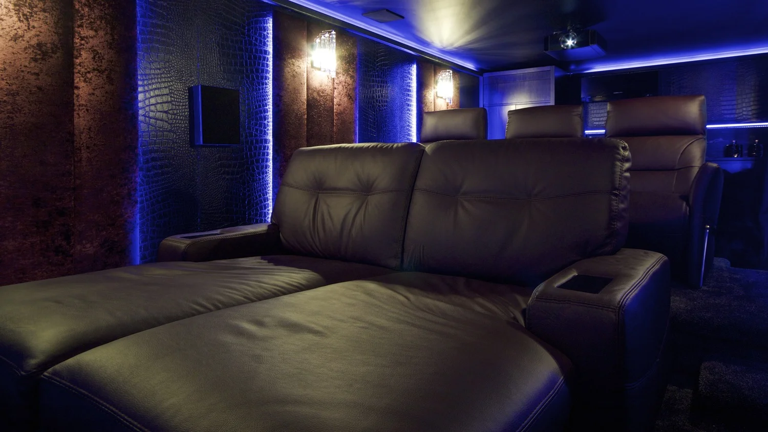 Home_Cinema_Garden_House_Dolby_Atmos_6.jpg