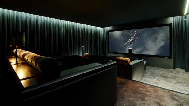 Artcoustic+Cinema,+installed+by+Smartcomm,+UK.jpg