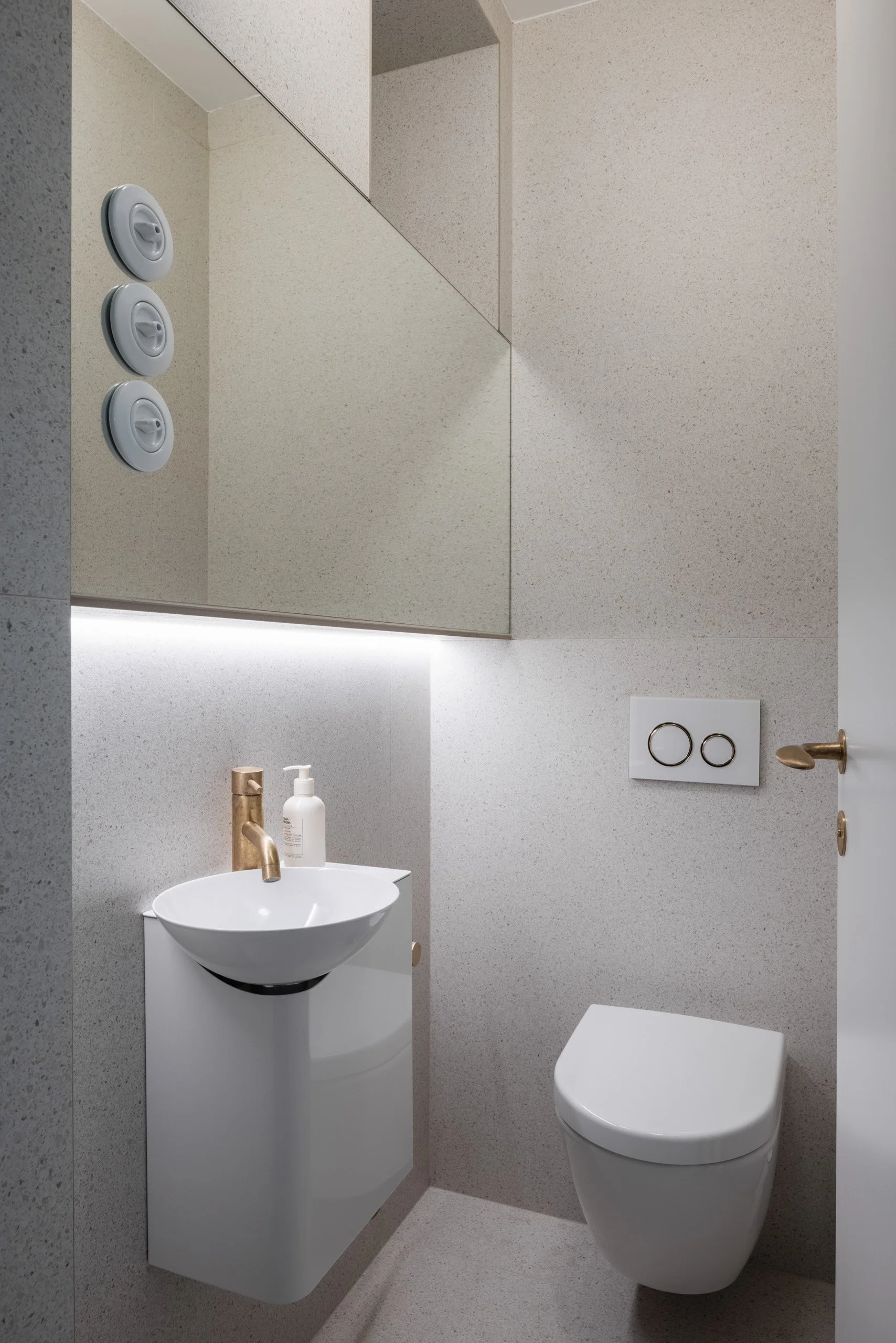 02_vstupné wc.jpeg