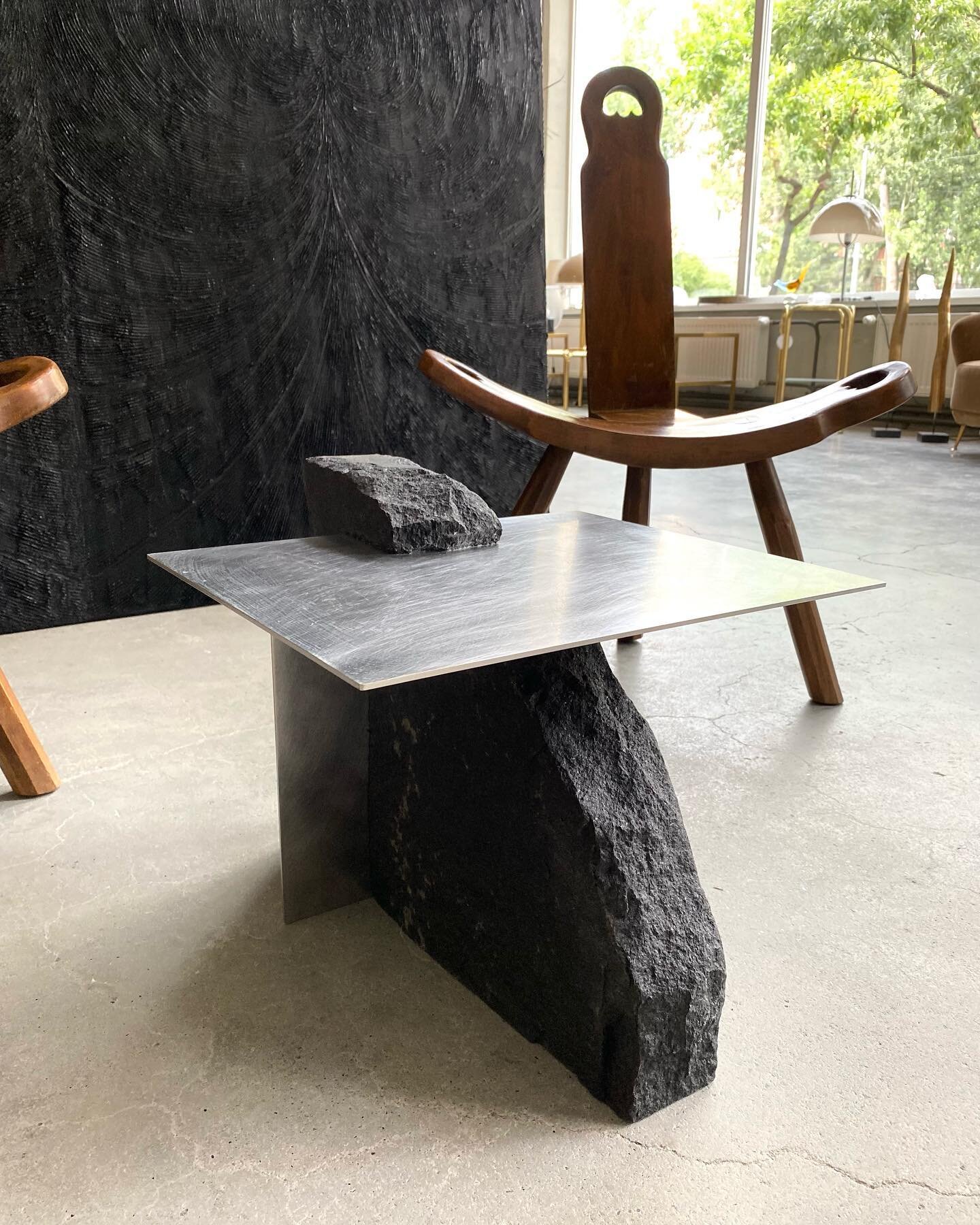 💥TABLE M💥

Black granite/steel

 size: 48cm x 45cm h.45cm

@petramarkstudio x @r_k_selection

#dve_petra_romi

info📩: DM