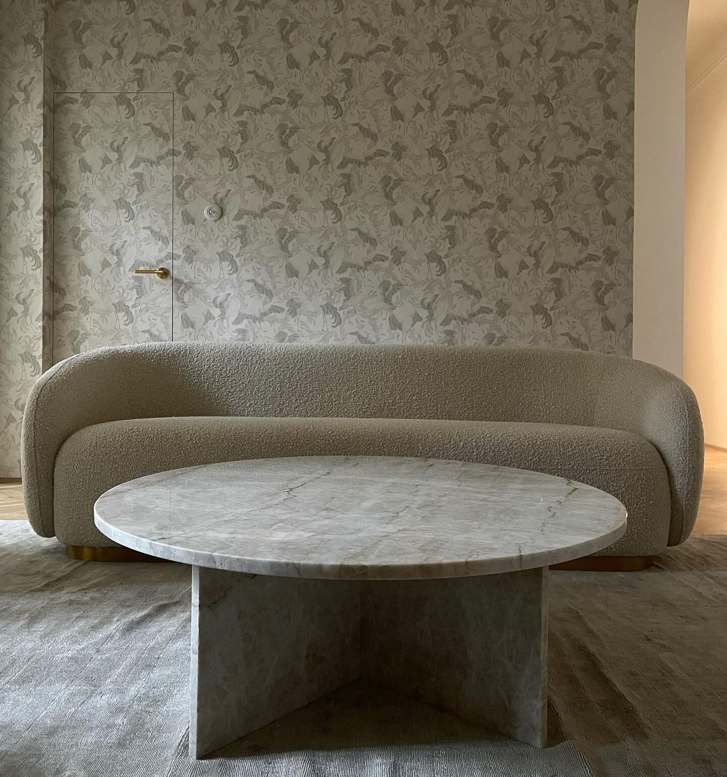 🕊LAMMAS coffee table 🕊

Taj Mahal&nbsp;quartzite

size: 90x90cm, h.35cm

@petramarkstudio x @r_k_selection 

#dve_petra_romi

info📩: DM
interior: #rkselection