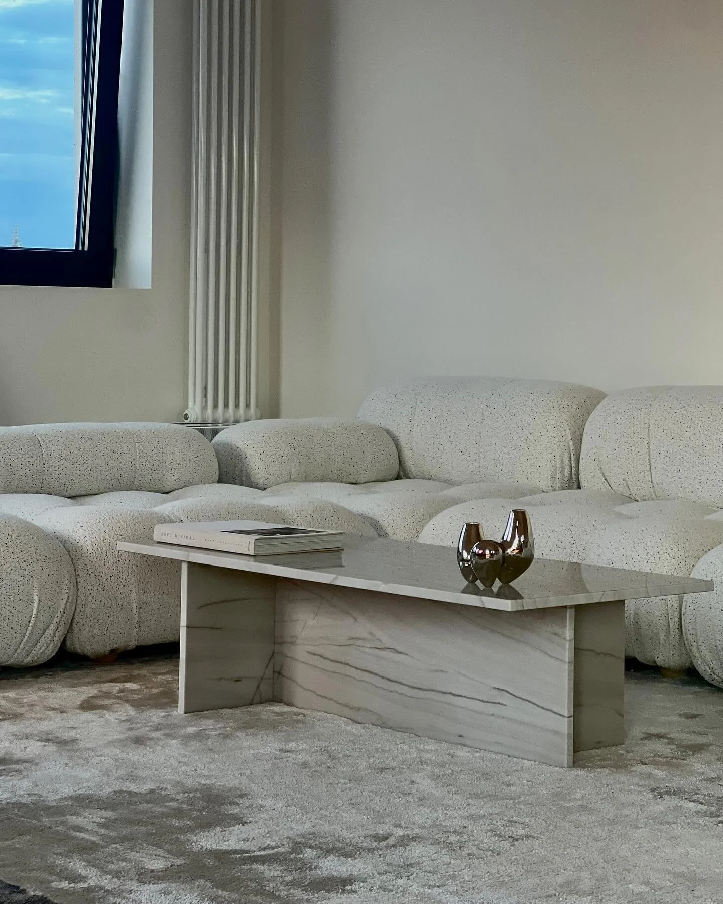 IRIS coffee table 

Quartzite White
 size: 120x55cm, h.35cm