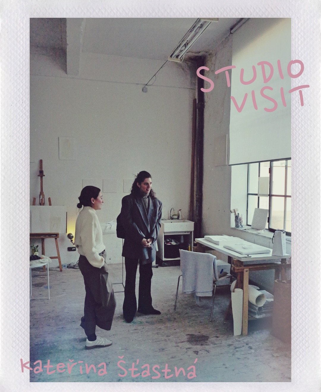 KATEŘINA &Scaron;ŤASTN&Aacute;

Nav&scaron;t&iacute;viť ateli&eacute;r tejto mladej umelkyne @stastna_kat bol pre mňa z&aacute;žitok. Poč&uacute;vať ju rozpr&aacute;vať o jej dielach p&ocirc;sobilo takmer terapeuticky. Každ&eacute; z jej diel je prem