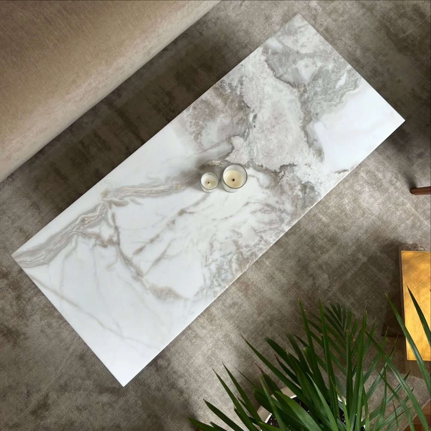 Iris coffee table

Dover white marble

size: 120xx55cm, h. 35cm