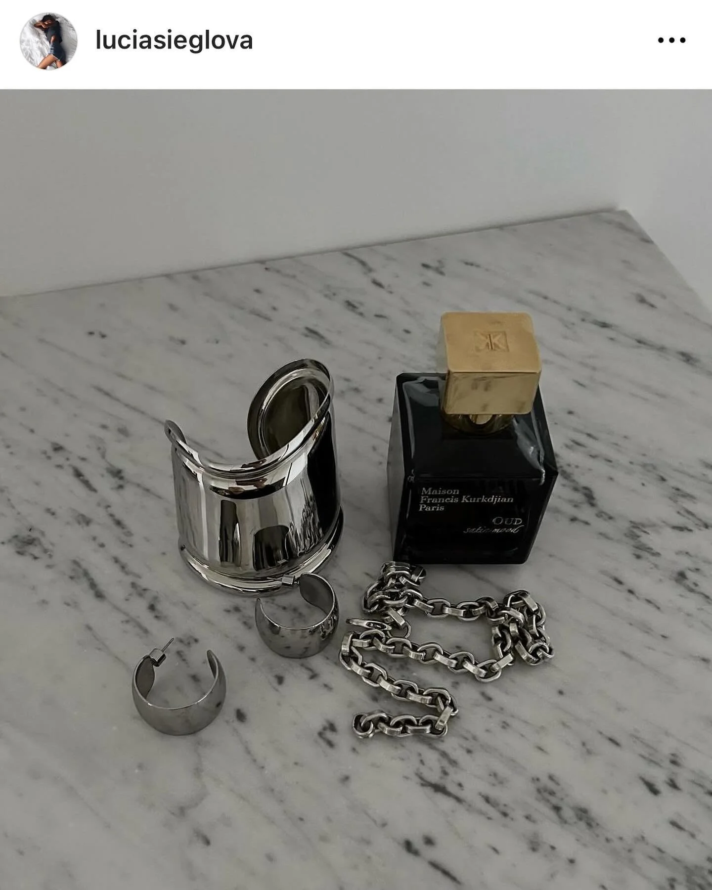 THEMIS console table

Carrara marble 
size: 120x35cm, h.80cm

✨ thanks to our great customers @luciasieglova