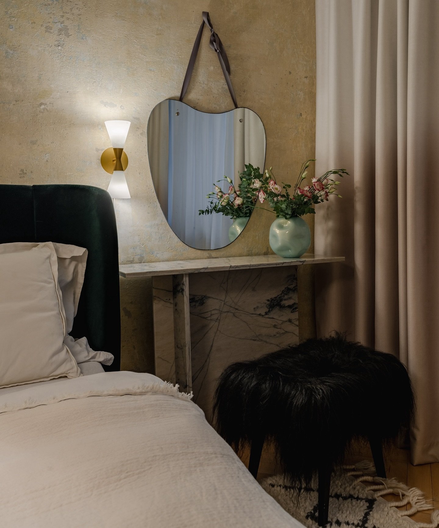 THEMIS console table 

Macaubas Giotto quartzite
 size: 100x35cm, h. 75cm 

📷 by @ottovollmann 
interior by @zuzanahalakova