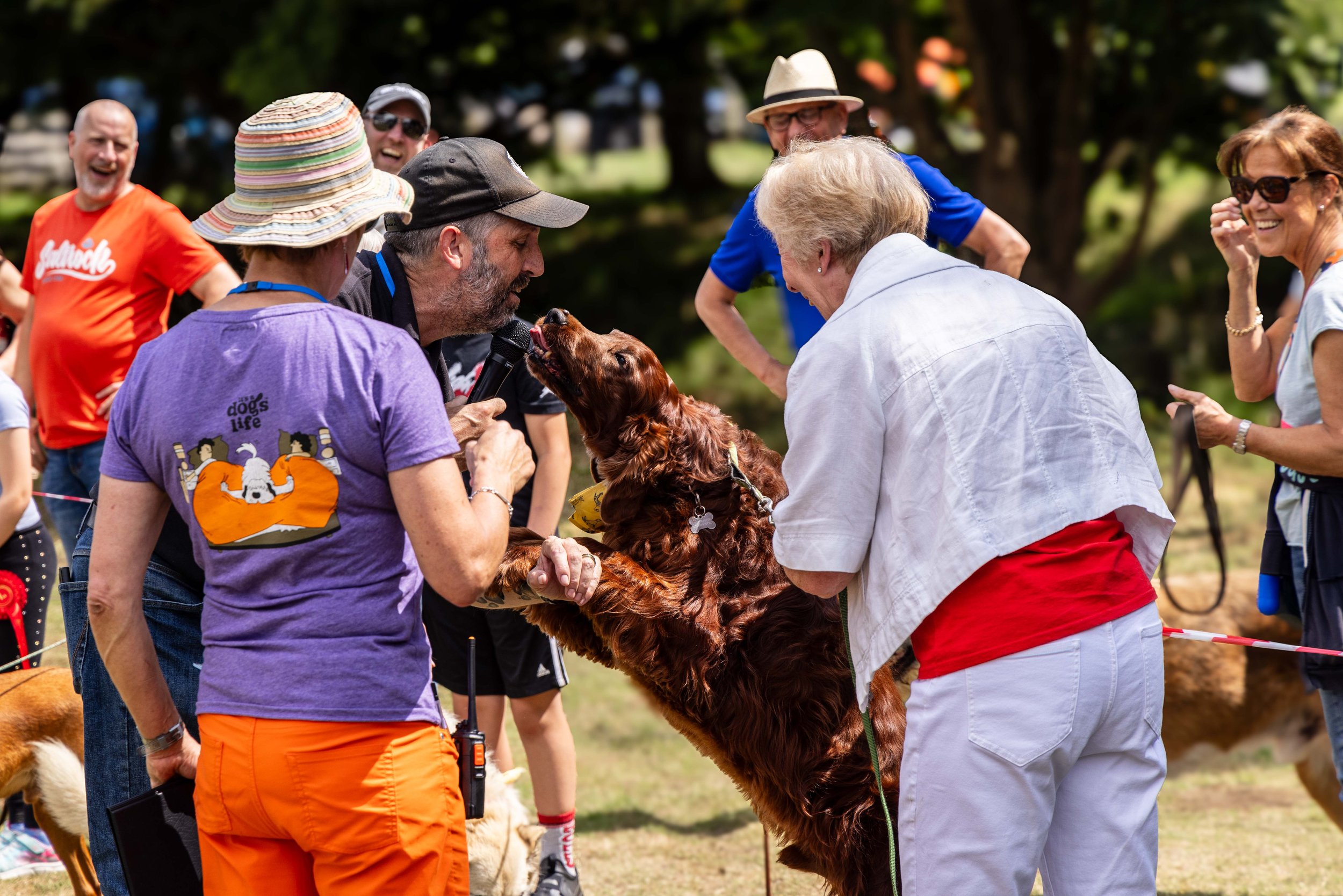 Dog Show-kissing the judge.jpg