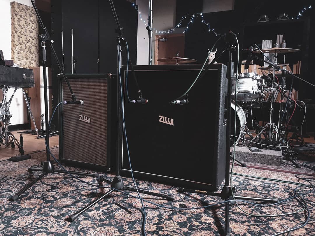 BIG fan of these @zillacabs at the moment. The oversized 4x12 is loaded with V30s and G12H 55s and has an unhealthy amount of bottom end whilst being very balanced throughout the other frequencies. Very very happy!