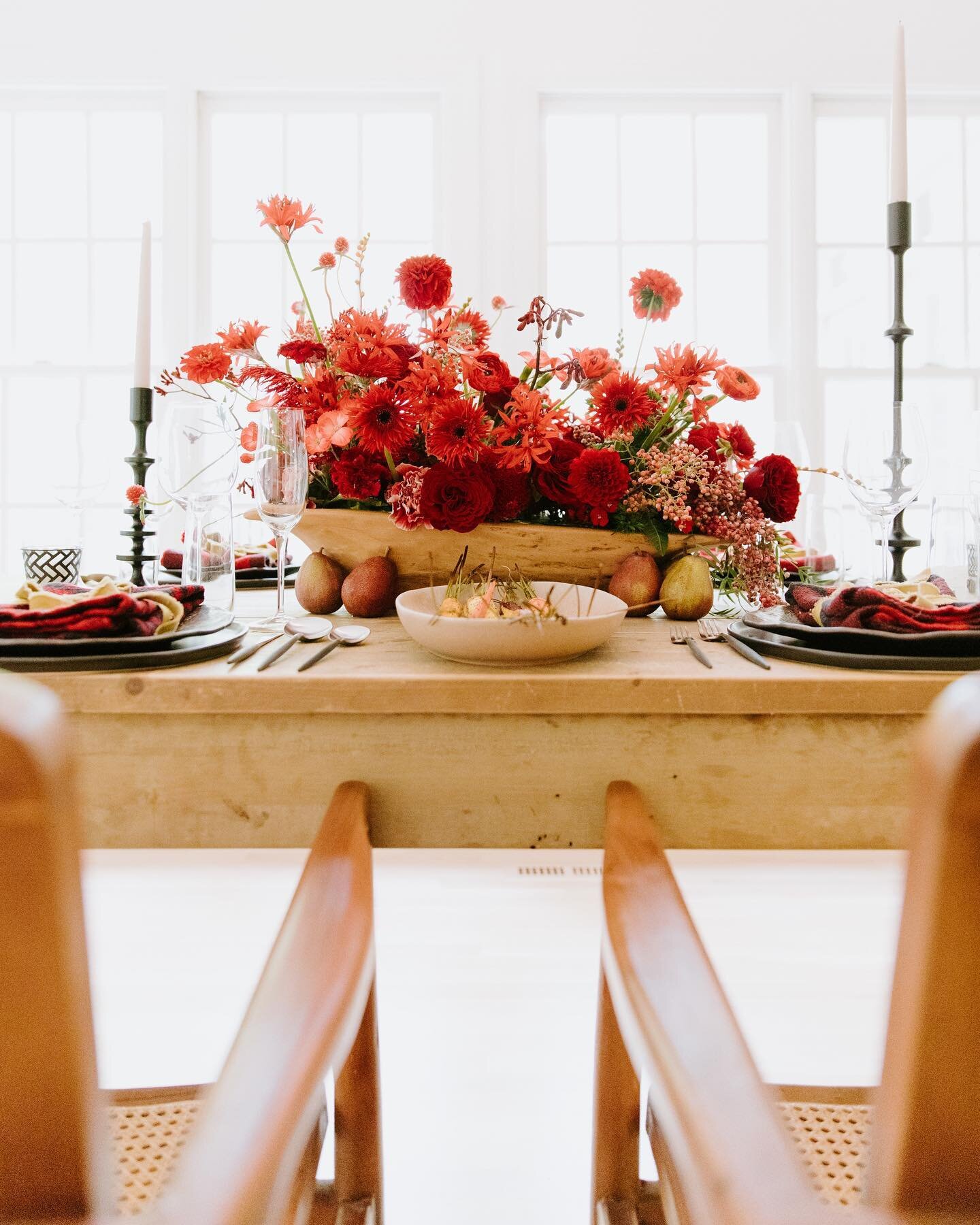 Still dreaming about this table 😍 ✨

Flowers: @bowerbirdflowers 
Photography: @annakaitphoto 
Styling: @aaustindesign 

Also, our cut off date for all Holiday orders is December 7th! Which also happens to be my birthday! 😋 so contact us today to st