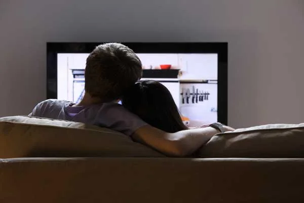 Watching-TV6x4.jpg