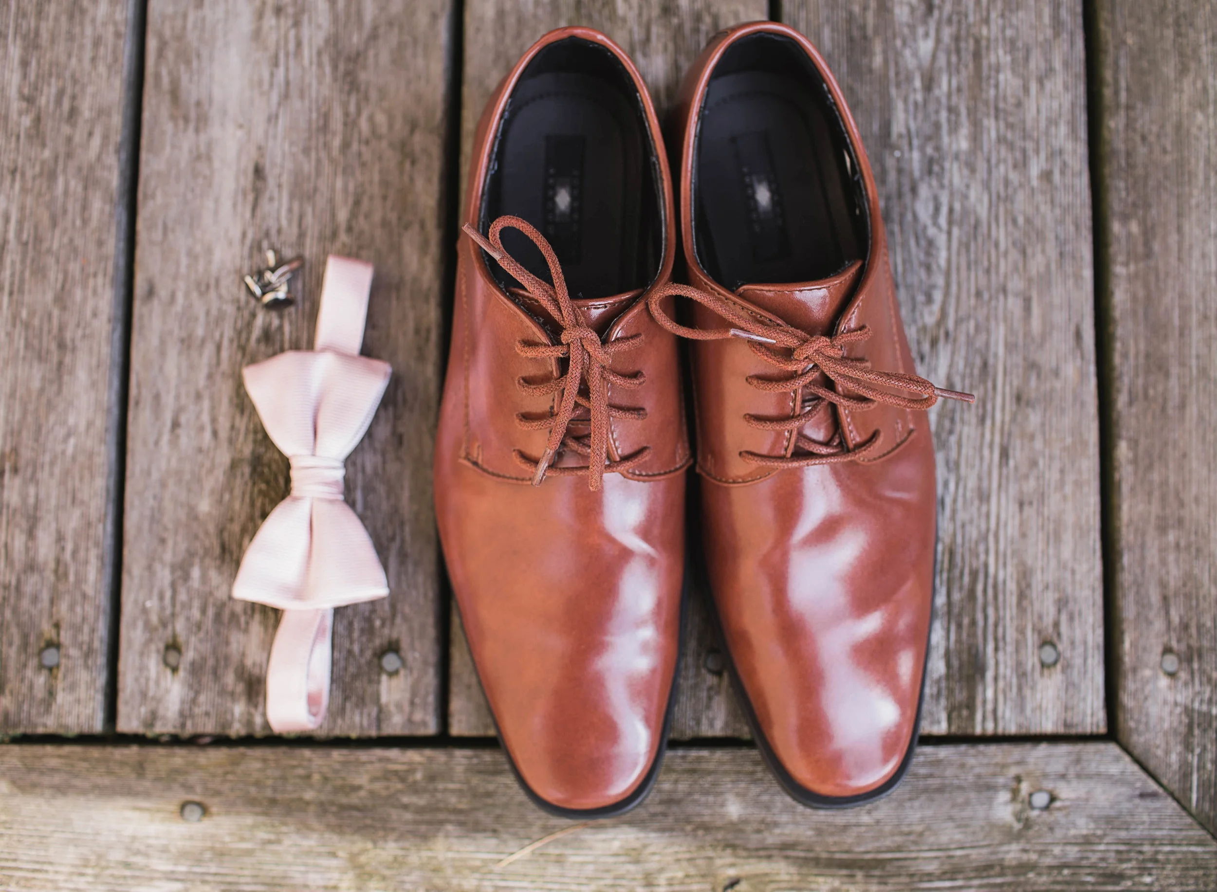 Morgan Bress Photography | Lindsay Wedding Photographer | Kawartha Lakes Wedding Photographer | Ontario Wedding Photographer | Golf Course Wedding | Golfing | Country Club Wedding | Eganridge | Eganridge Resort | Country Club and Spa | Eganridge Resort Country Club and Spa | Mens Wedding Formals | Joseph Abboud Shoes | Cuff Links | Mens Wedding Shoes | Pink Bow Tie