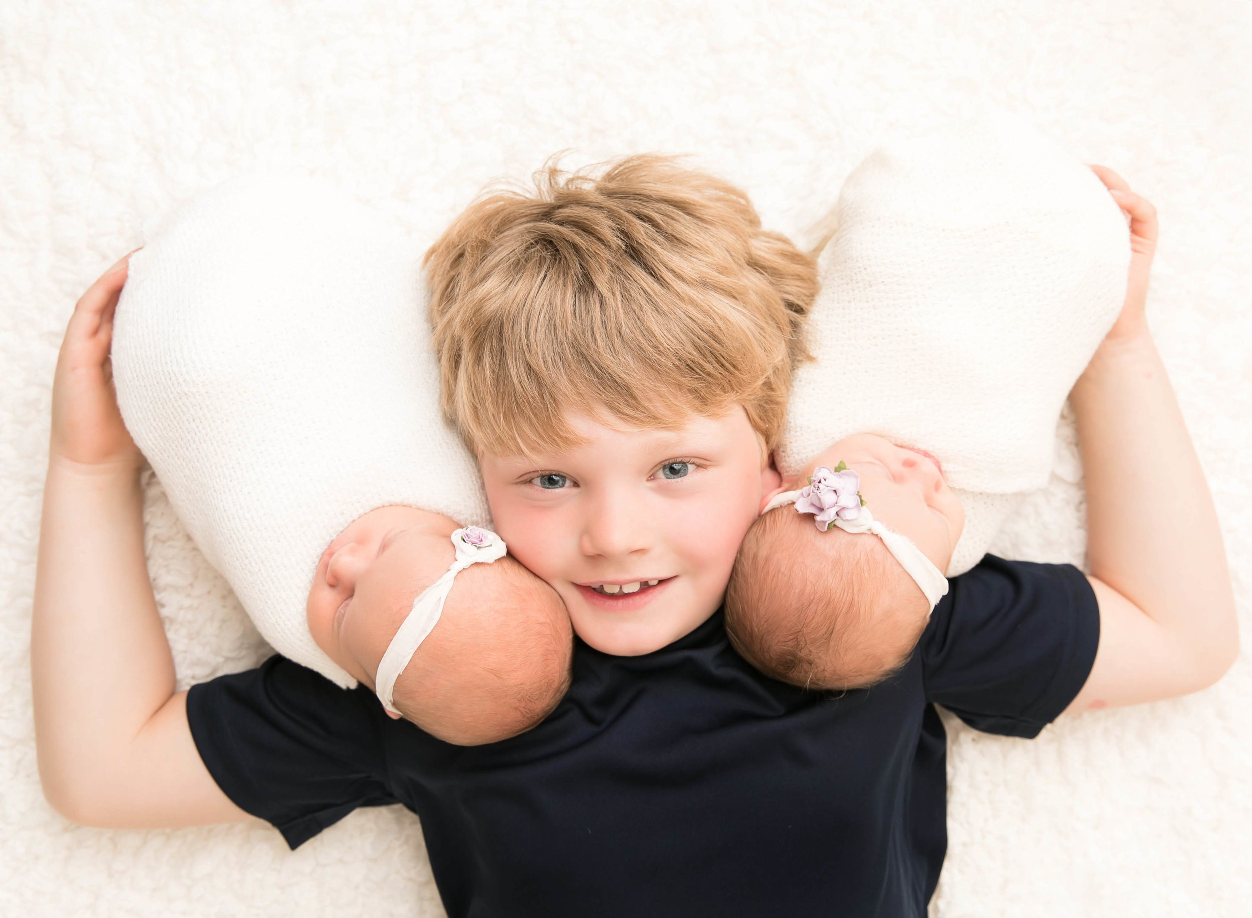 Newborn Photography | Newborn Photographer | Kawartha Lakes Photographer | Lindsay Photographer | Lindsay Ontario Photographer | Kawartha Lakes Photographer | Kawartha Lakes Favourite Photographer | Readers Choice Awards | Morgan Bress Photography | Siblings | Sibling Poses