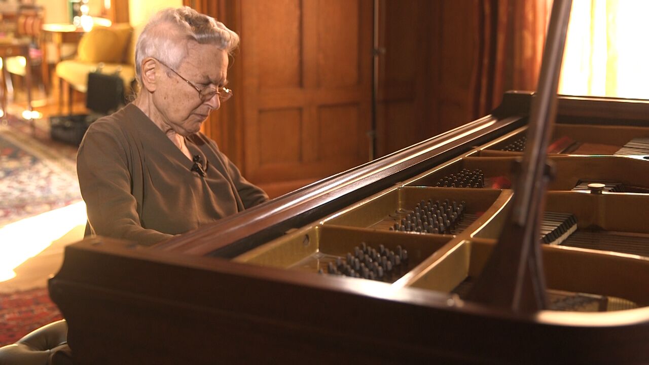 Ruth Slenczynska playing the piano in Philadelphia_preview.jpeg