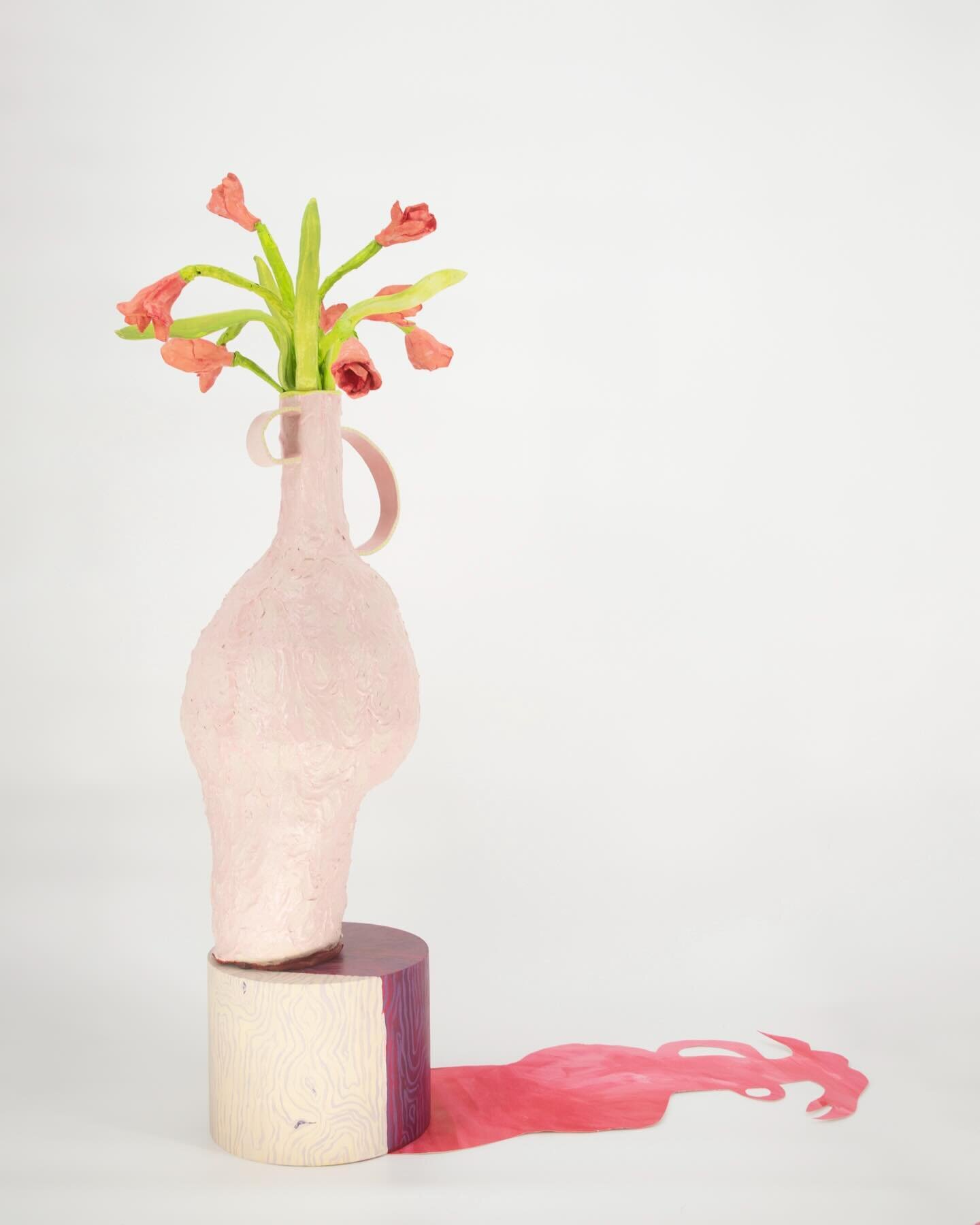 Newest piece in the studio. Summoninng springtime with this one🌷
.
.
.
#sculpture #sculptures #clayart #vase #tulips #clayflowers #jessicabottalico #jessbottalico #beaconartist #hudsonvalleyartist