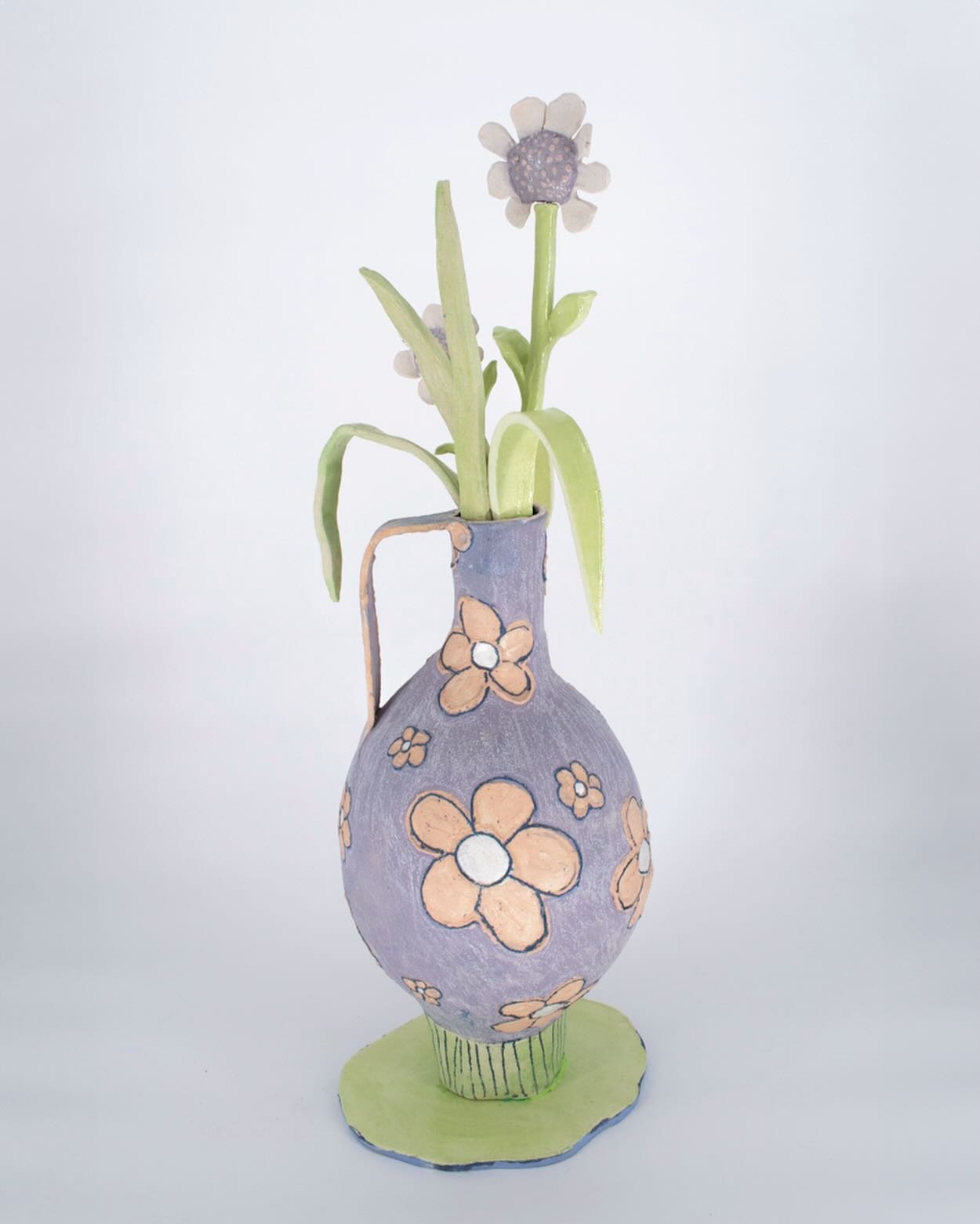 Meet Daisy, completed during summer break. 🌼🌸🌊

Also used my very own colored slips which I made after taking a class @thenewburghpottery with the amazing @avery.ceramics 

Thank you for the new skills!