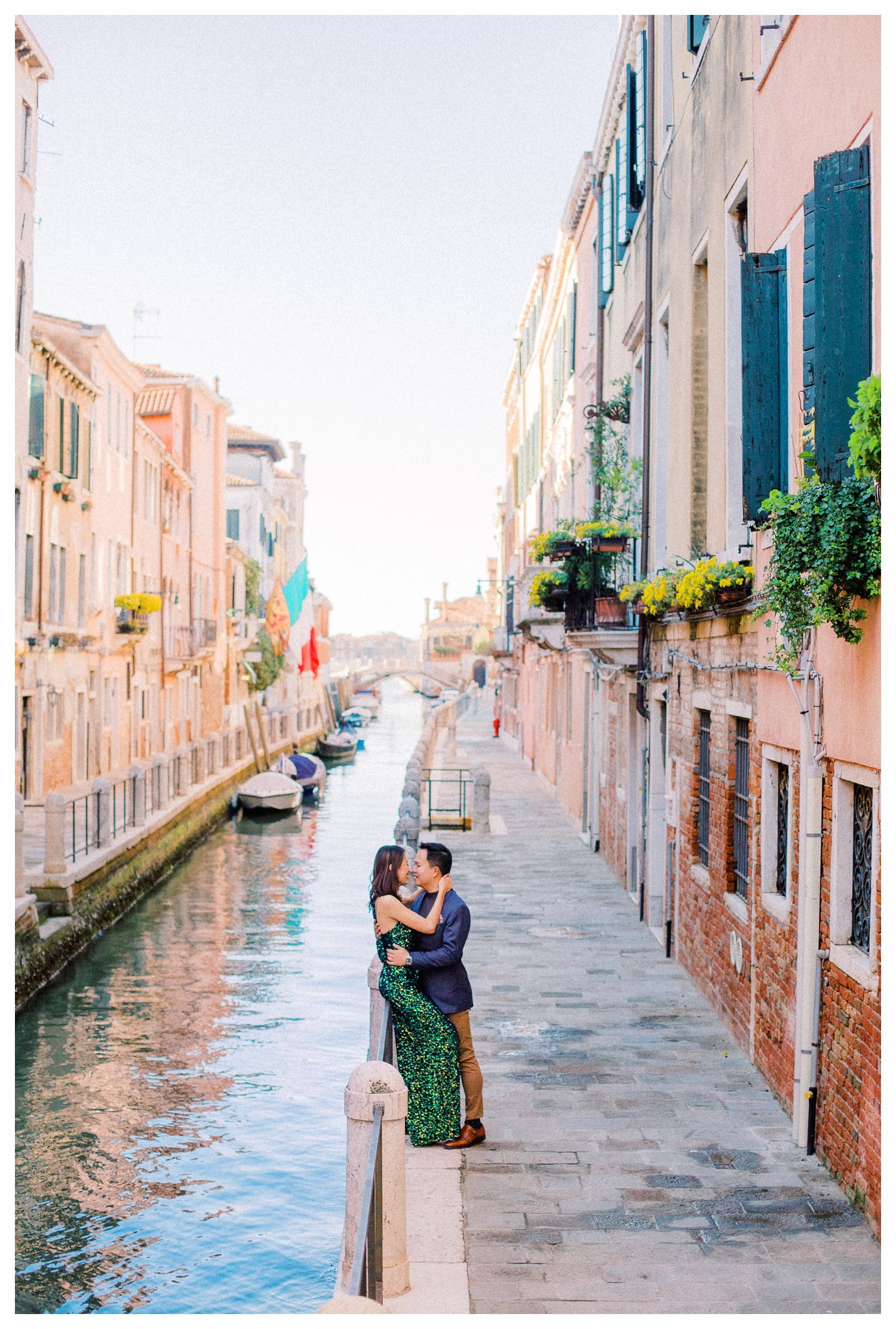 Venice-taxi-boat-luxury-photoshoot-couple-wedding_0153.jpg