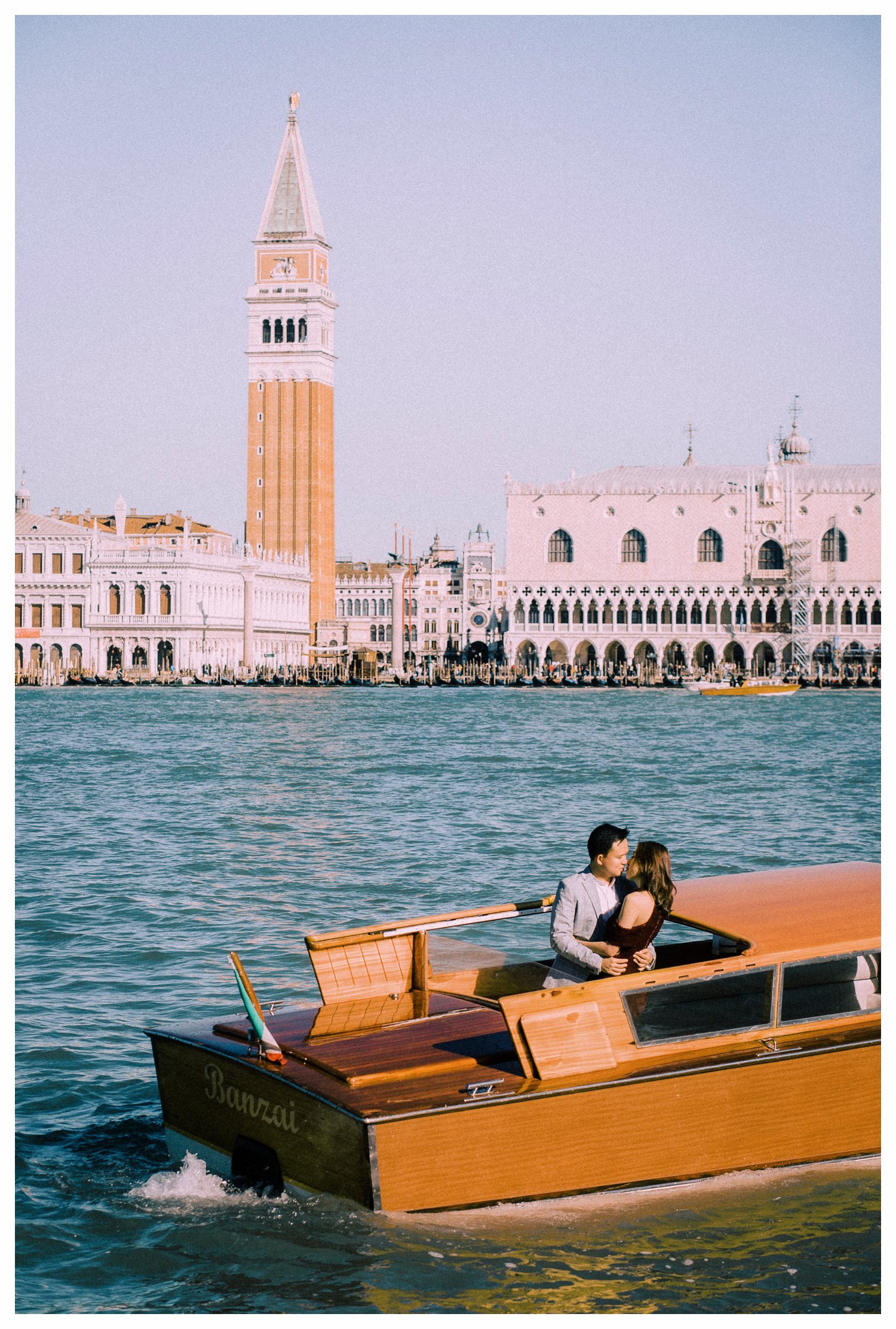 Venice-taxi-boat-luxury-photoshoot-couple-wedding_0162.jpg