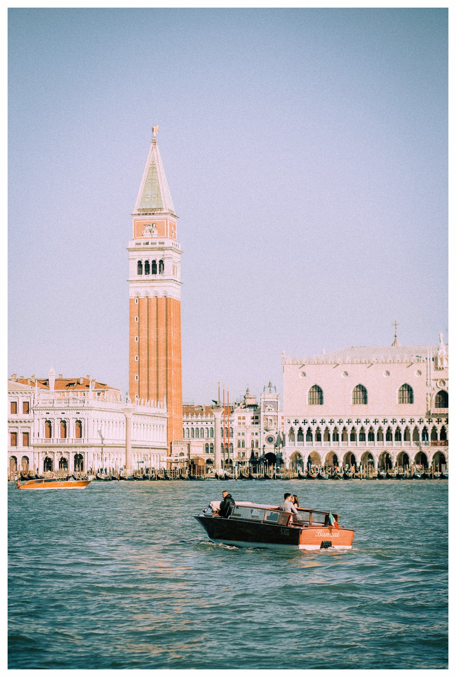 Venice-taxi-boat-luxury-photoshoot-couple-wedding_0164.jpg