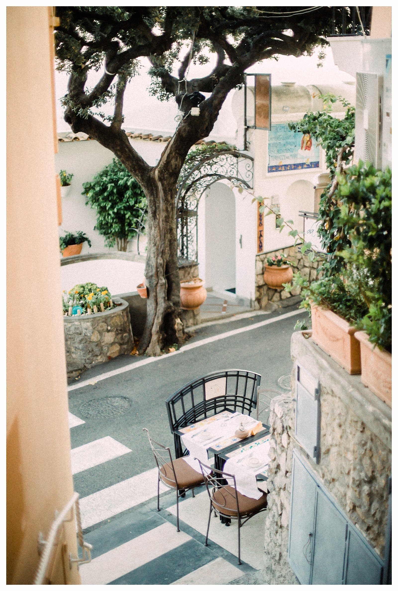 Positano-Amalfi-Coast-Vintage-Car-Vespa-Photographer-Couple_0164.jpg